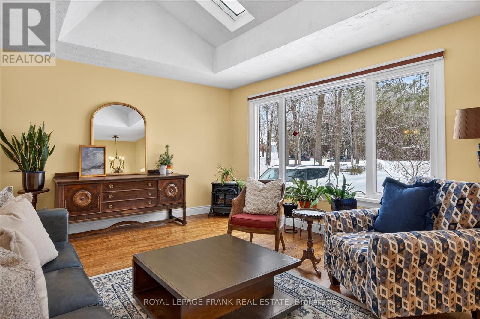 












494 5TH LINE

,
Selwyn,




Ontario
K9J0C5

