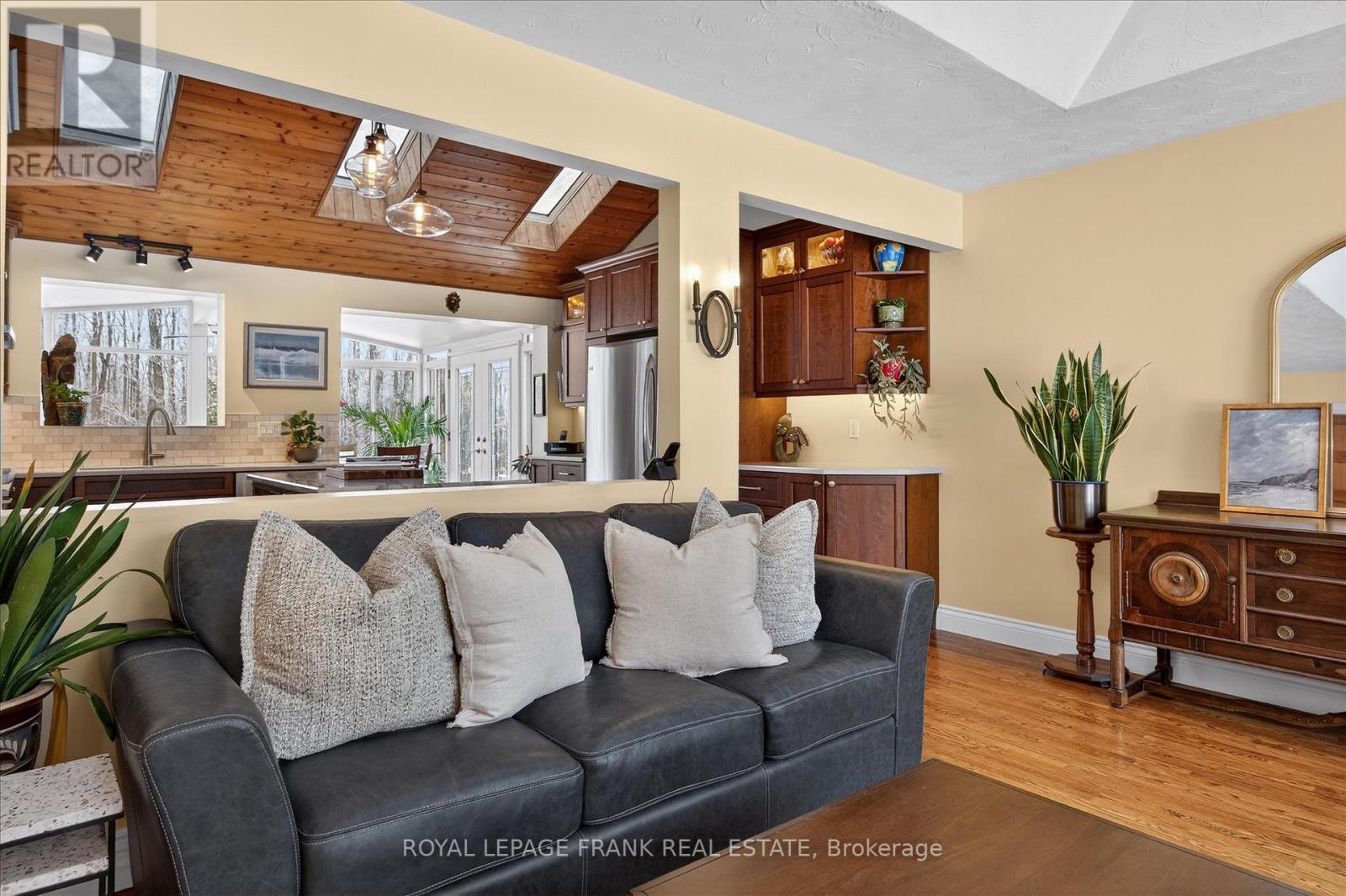 












494 5TH LINE

,
Selwyn,




Ontario
K9J0C5

