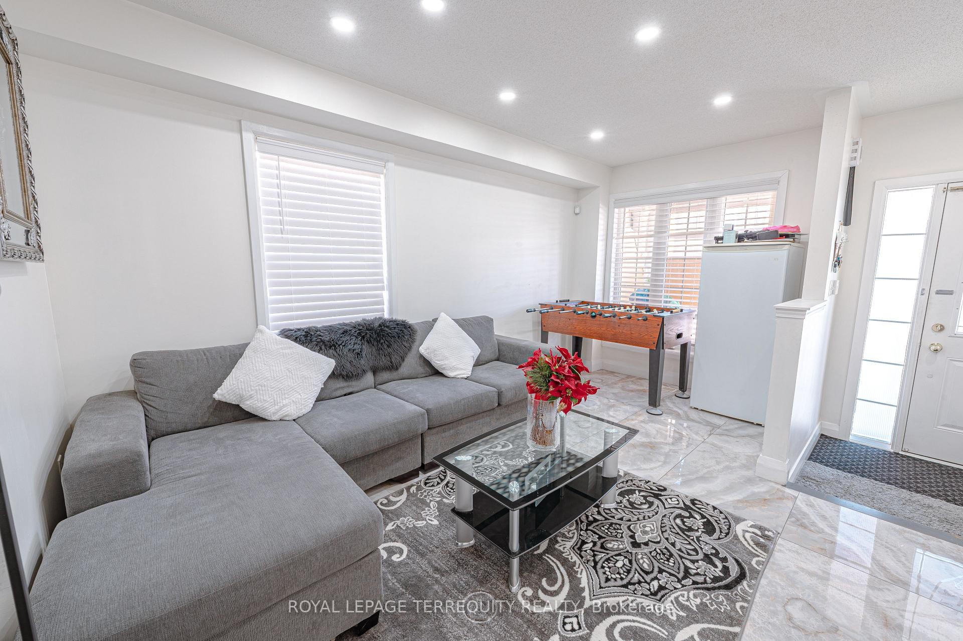 









44


Iceberg

Trail,
Brampton,




ON
L6R 0J7

