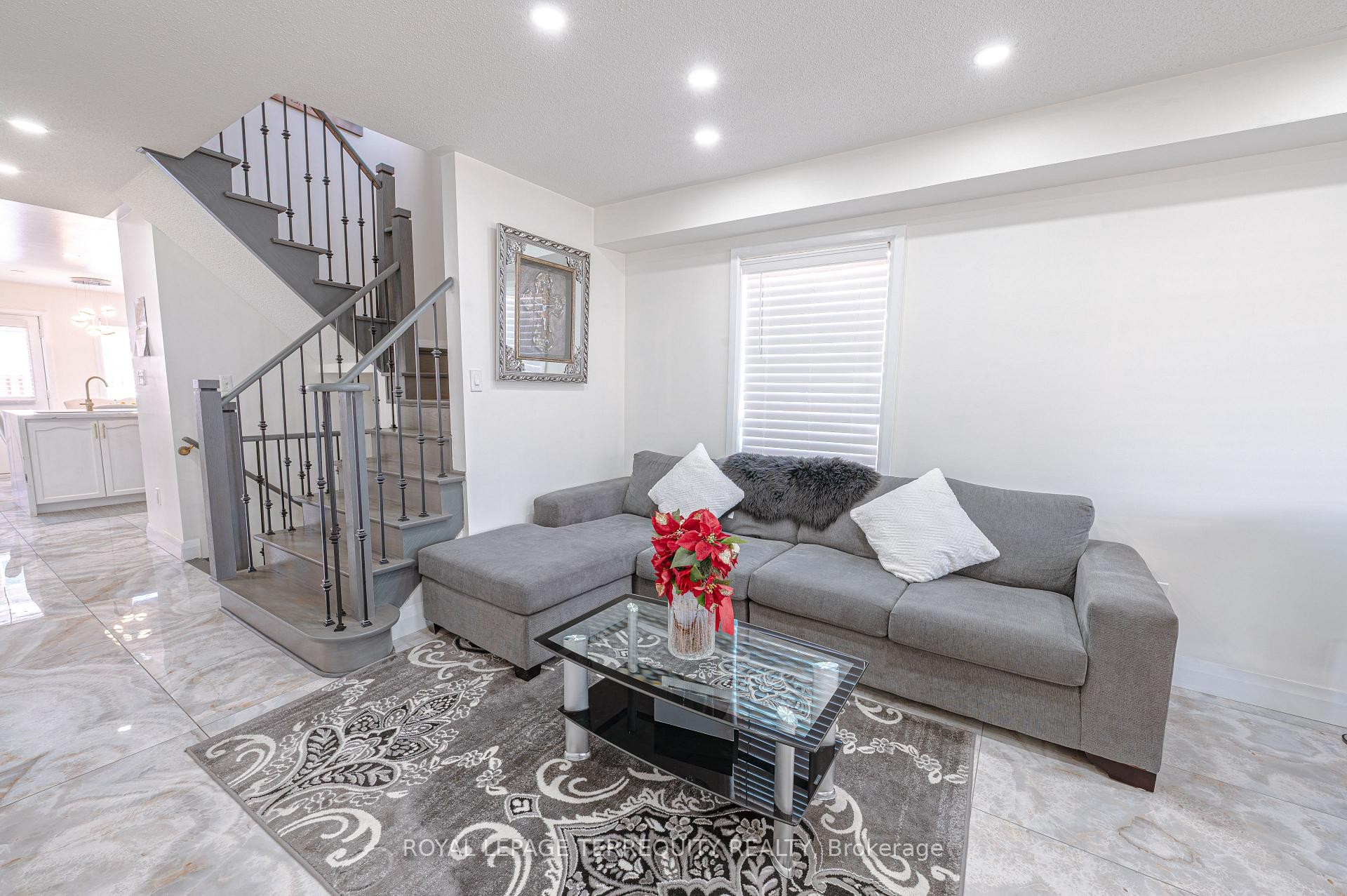 









44


Iceberg

Trail,
Brampton,




ON
L6R 0J7

