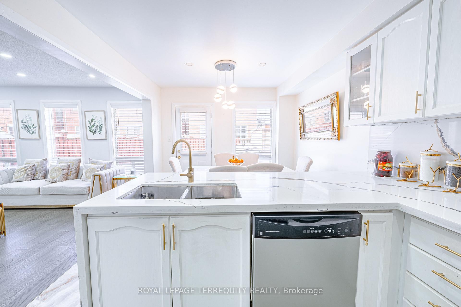 









44


Iceberg

Trail,
Brampton,




ON
L6R 0J7

