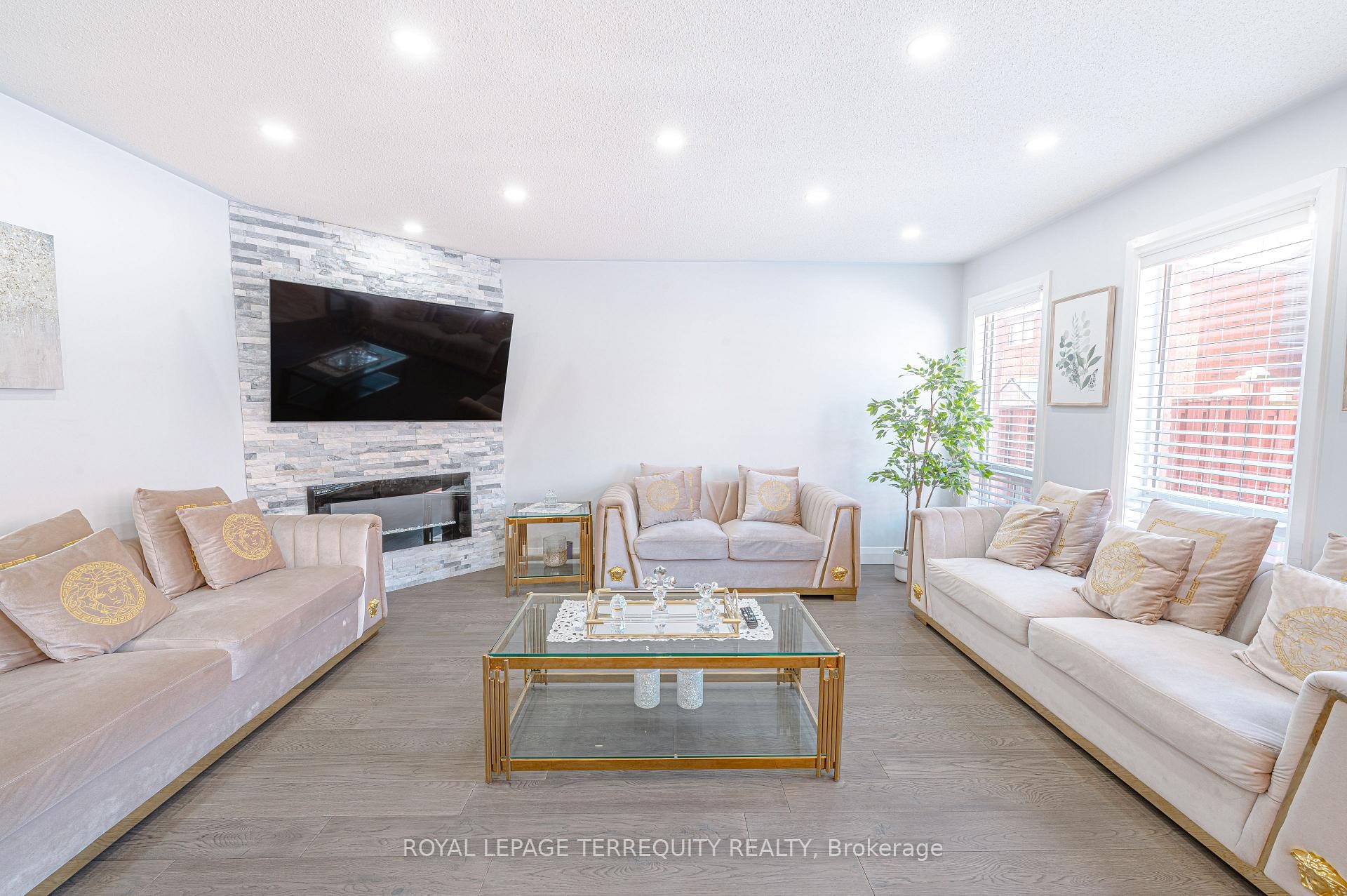 









44


Iceberg

Trail,
Brampton,




ON
L6R 0J7

