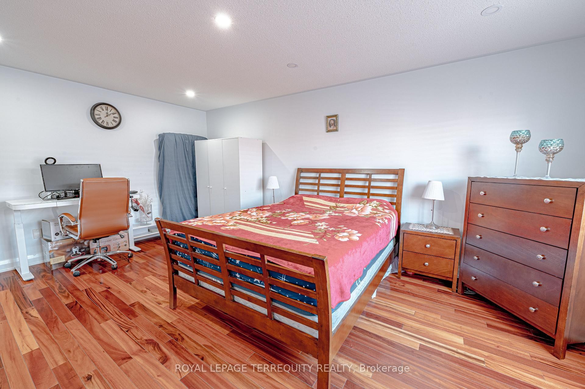 









44


Iceberg

Trail,
Brampton,




ON
L6R 0J7

