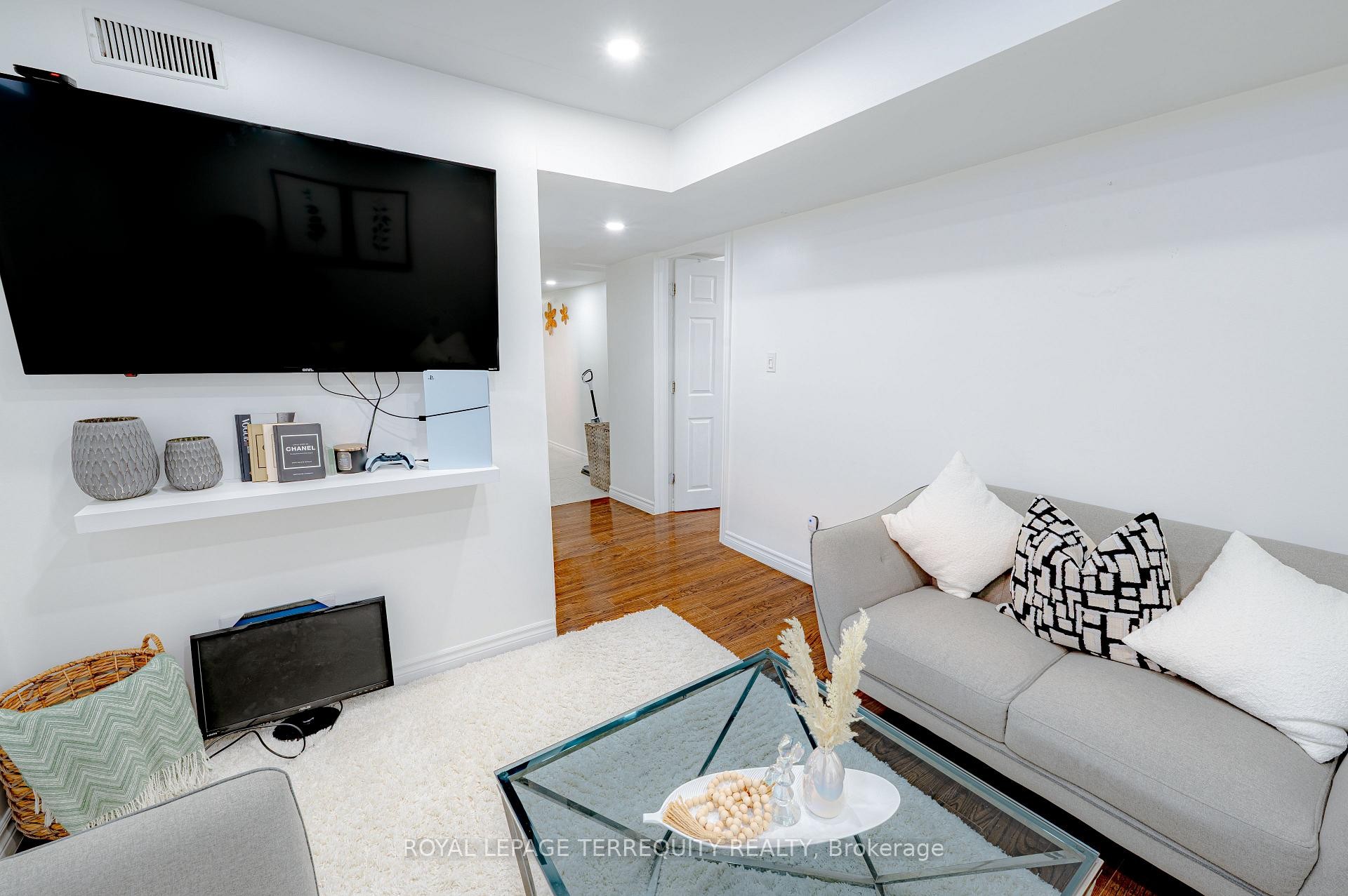 









44


Iceberg

Trail,
Brampton,




ON
L6R 0J7

