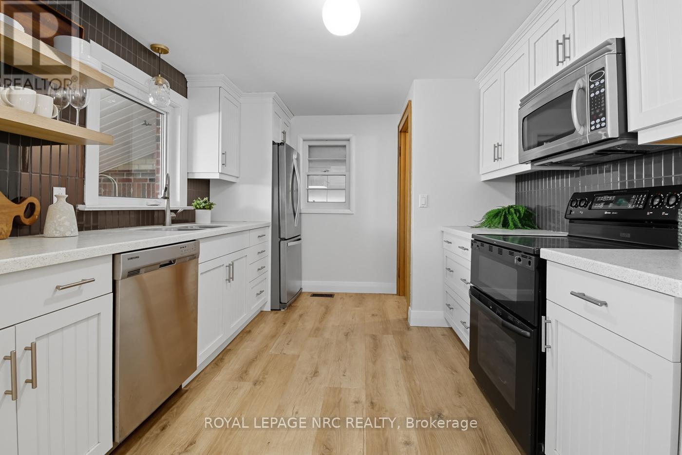 












3754 HIGHLAND DRIVE

,
Fort Erie (Ridgeway),




Ontario
L0S1N0

