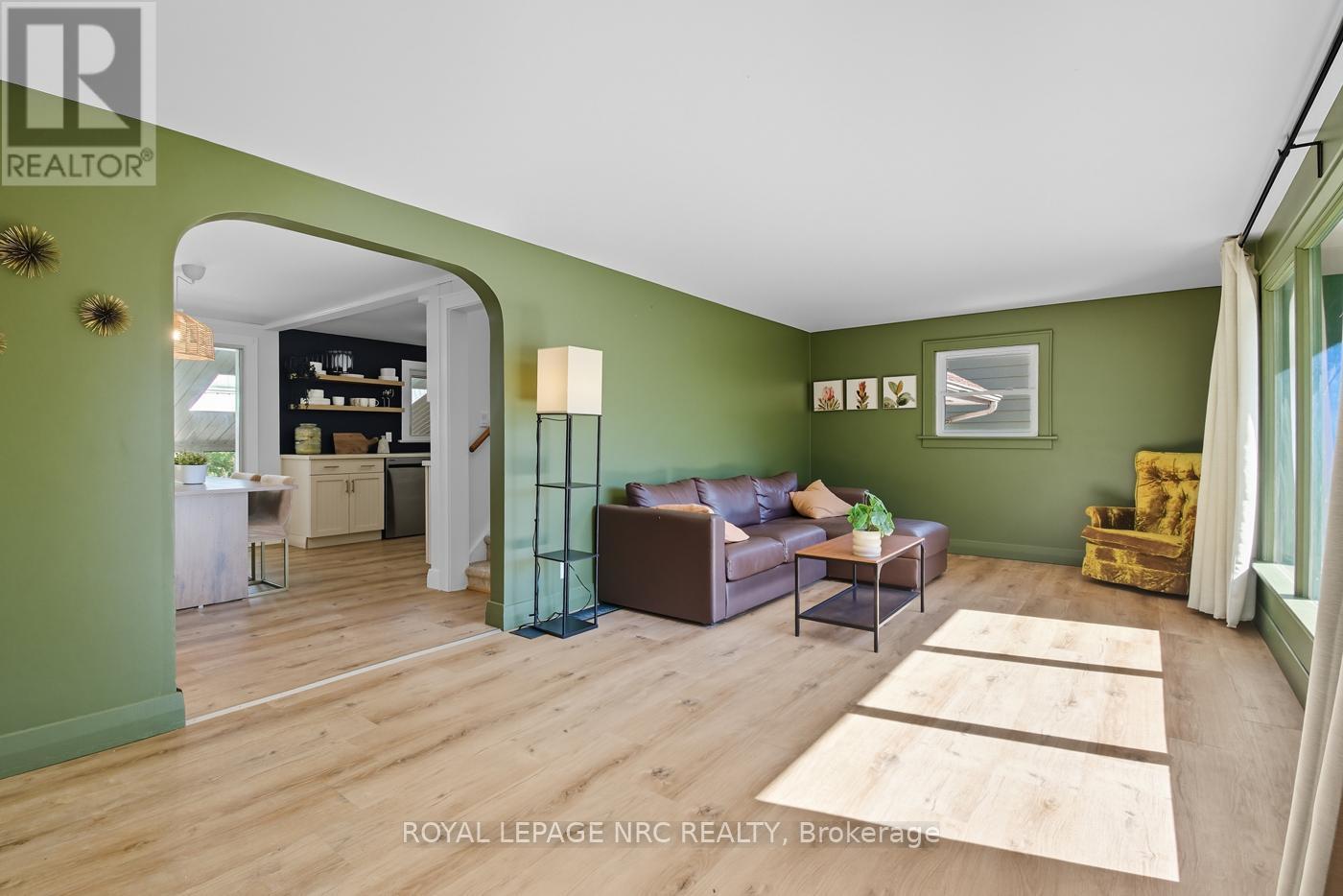 












3754 HIGHLAND DRIVE

,
Fort Erie (Ridgeway),




Ontario
L0S1N0

