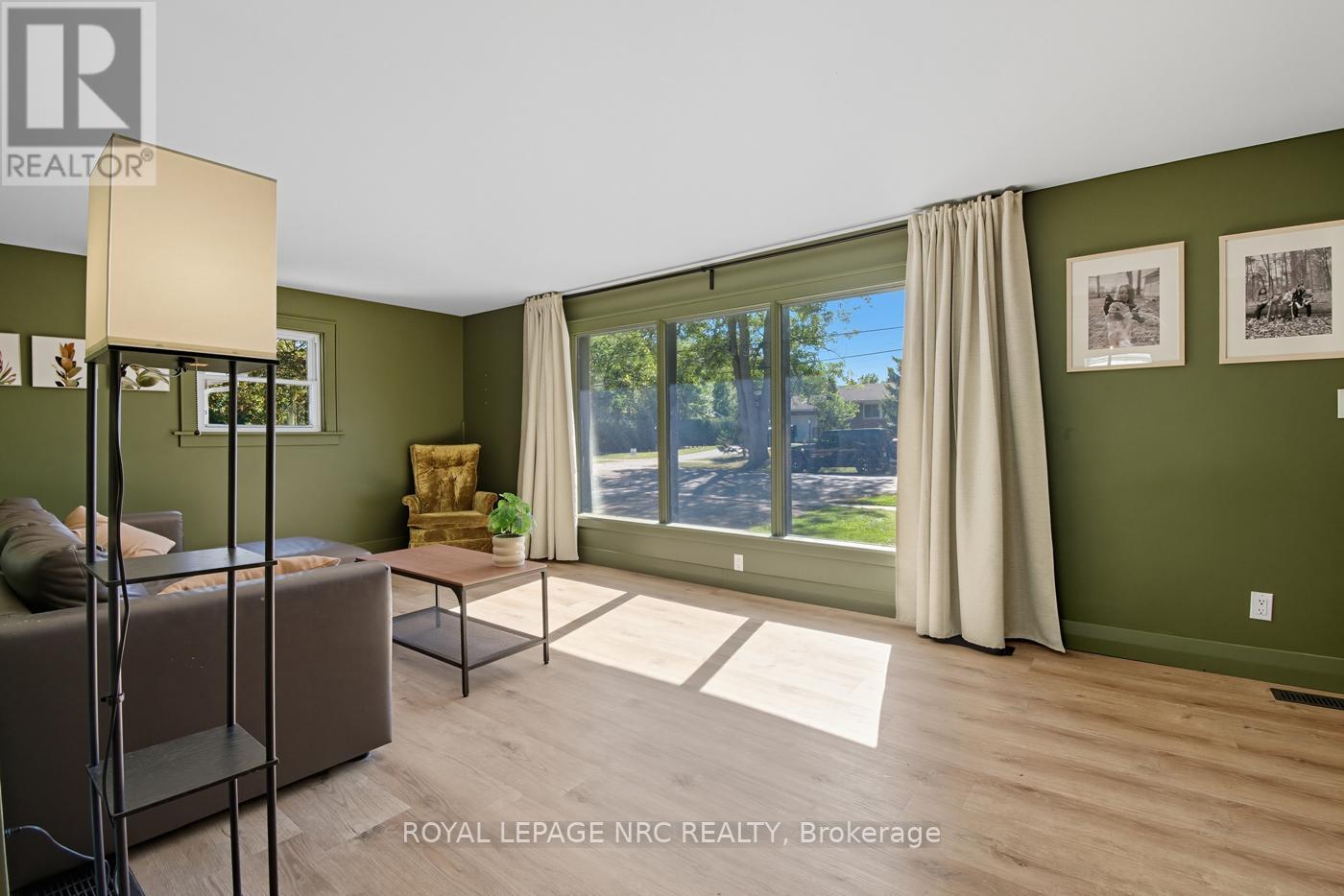 












3754 HIGHLAND DRIVE

,
Fort Erie (Ridgeway),




Ontario
L0S1N0

