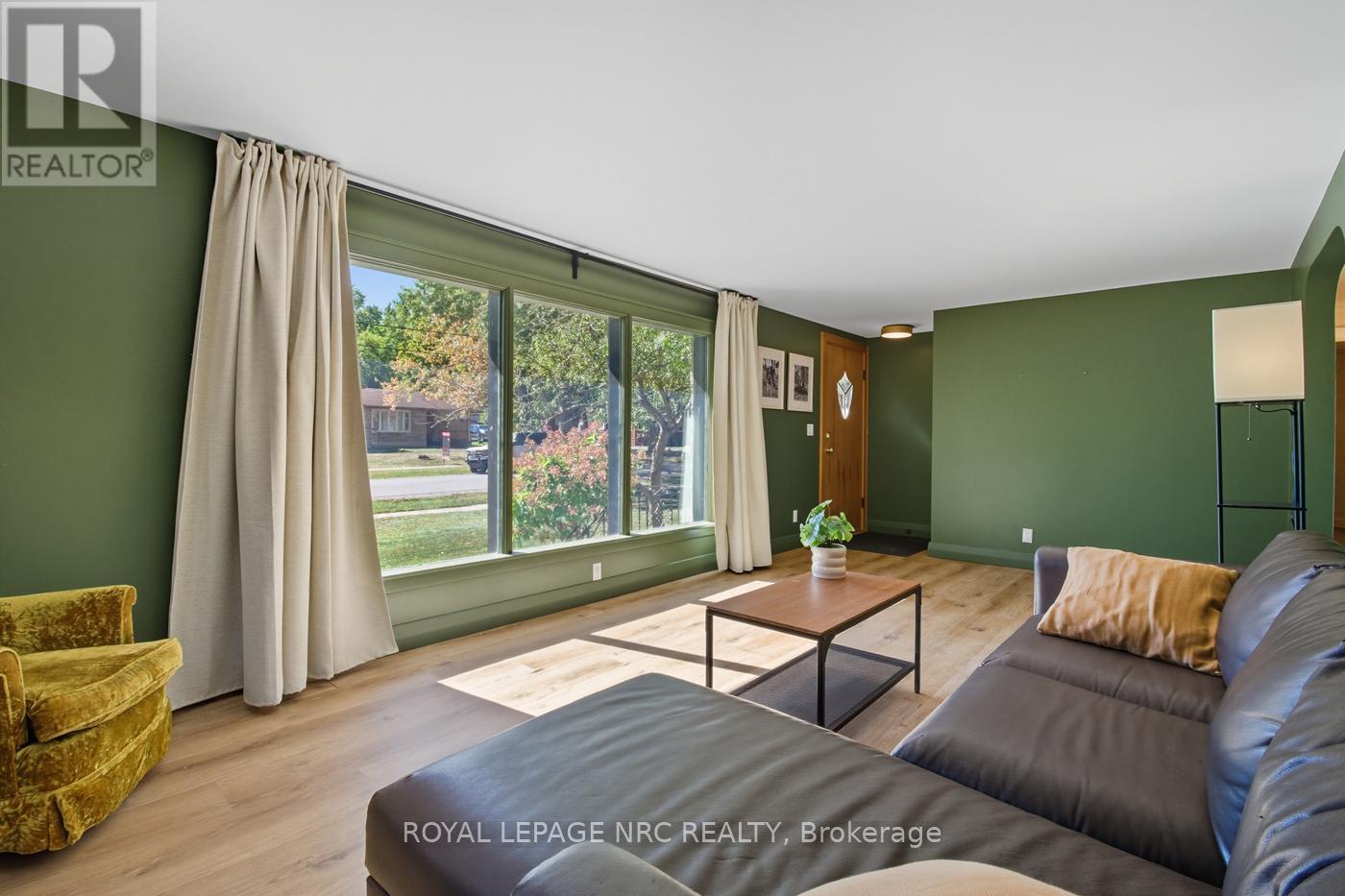 












3754 HIGHLAND DRIVE

,
Fort Erie (Ridgeway),




Ontario
L0S1N0

