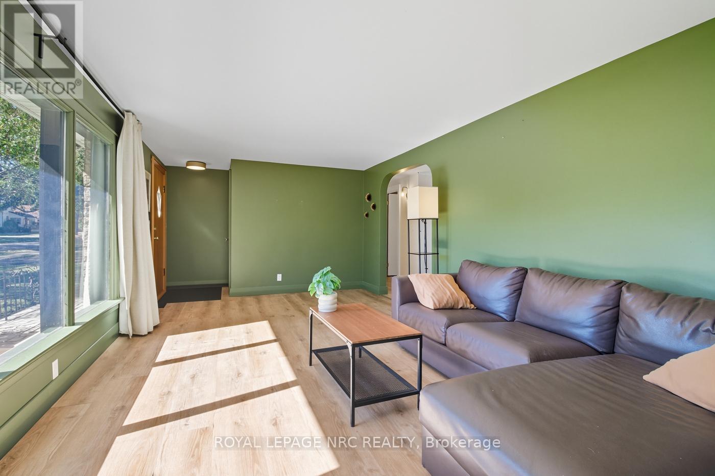 












3754 HIGHLAND DRIVE

,
Fort Erie (Ridgeway),




Ontario
L0S1N0

