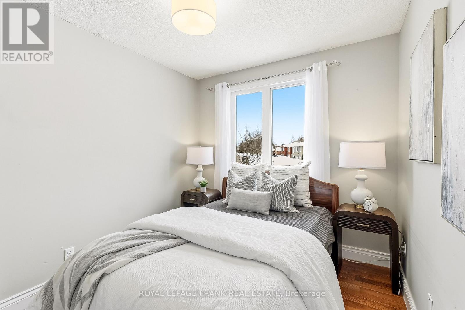 












8 RIDGEVIEW DRIVE

,
Scugog (Port Perry),




Ontario
L9L1G8

