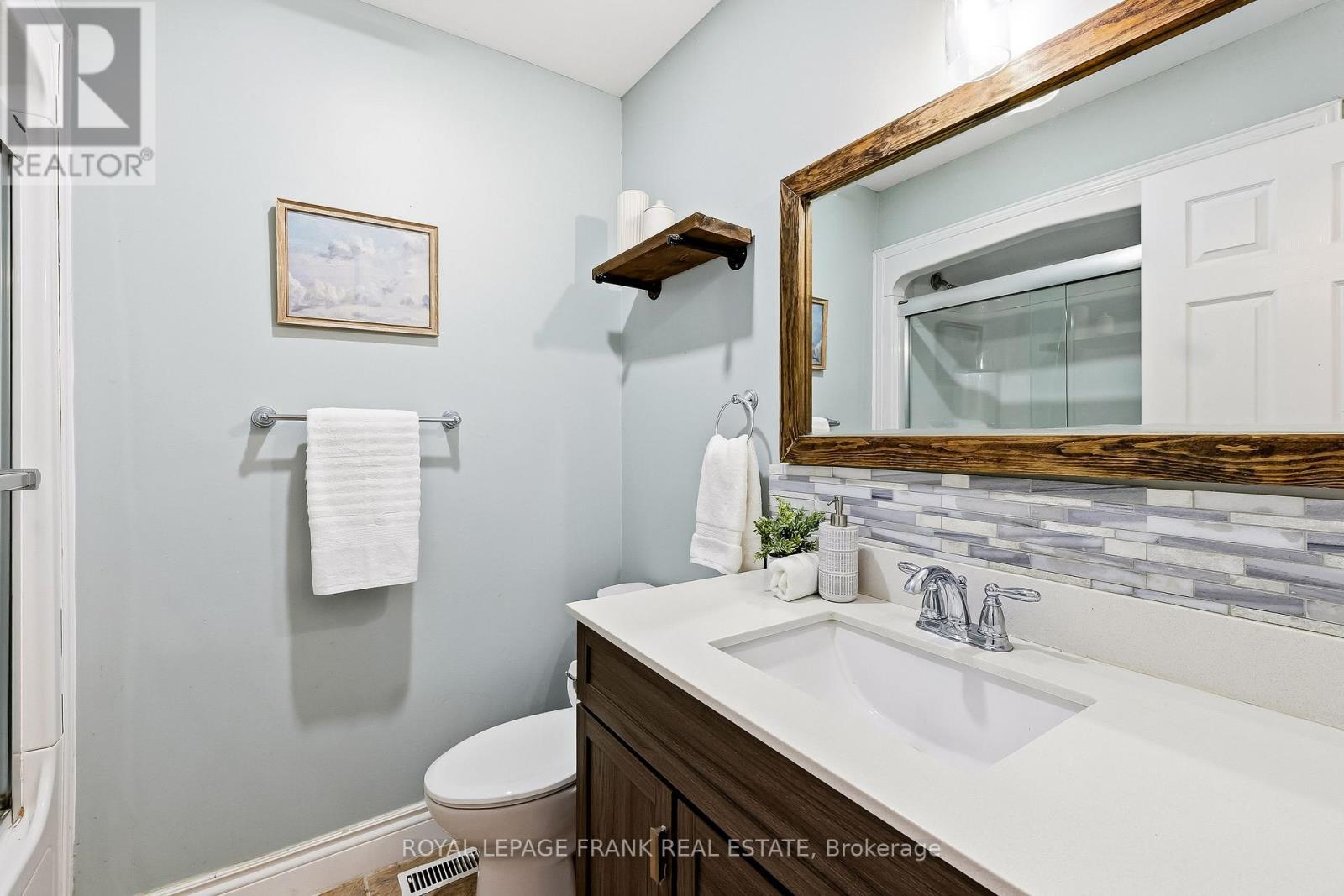 












8 RIDGEVIEW DRIVE

,
Scugog (Port Perry),




Ontario
L9L1G8

