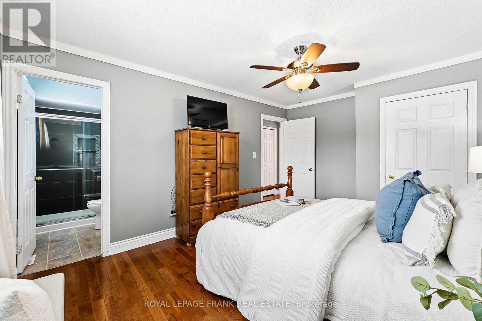 












8 RIDGEVIEW DRIVE

,
Scugog (Port Perry),




Ontario
L9L1G8

