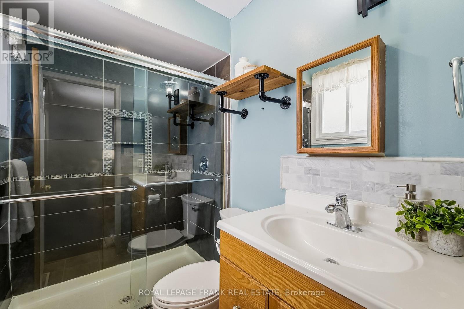 












8 RIDGEVIEW DRIVE

,
Scugog (Port Perry),




Ontario
L9L1G8

