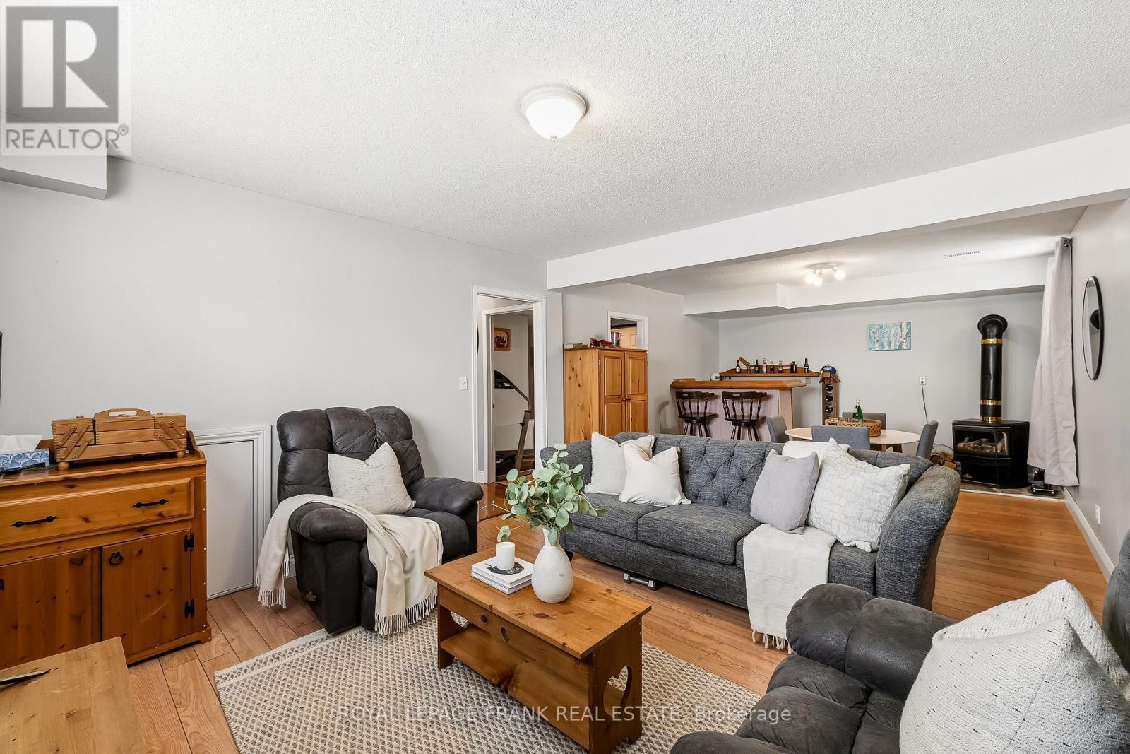 












8 RIDGEVIEW DRIVE

,
Scugog (Port Perry),




Ontario
L9L1G8

