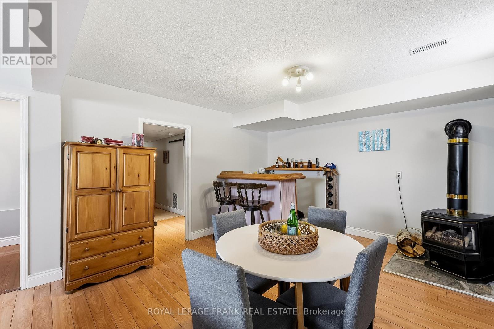 












8 RIDGEVIEW DRIVE

,
Scugog (Port Perry),




Ontario
L9L1G8

