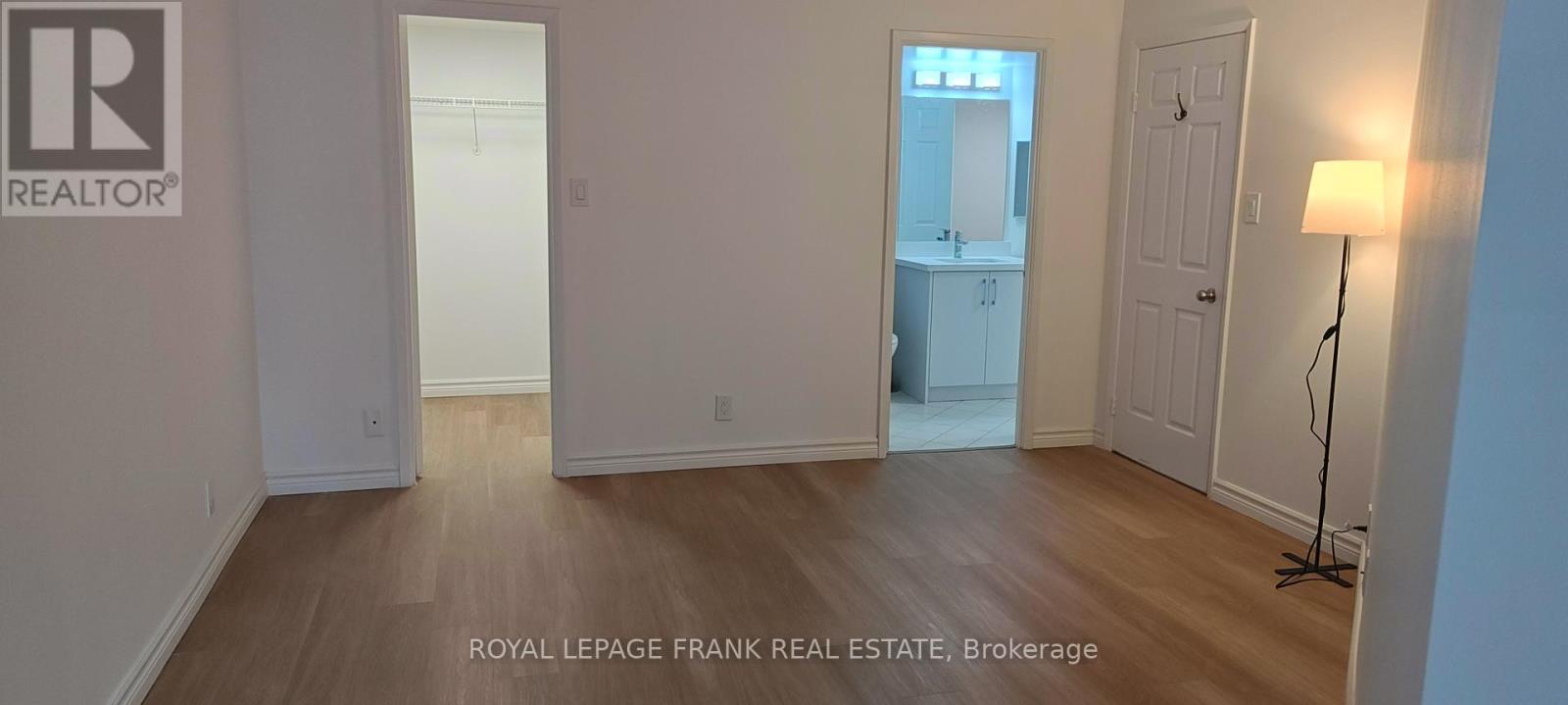 












1702 - 717 BAY STREET

,
Toronto (Bay Street Corridor),




Ontario
M5G2J9

