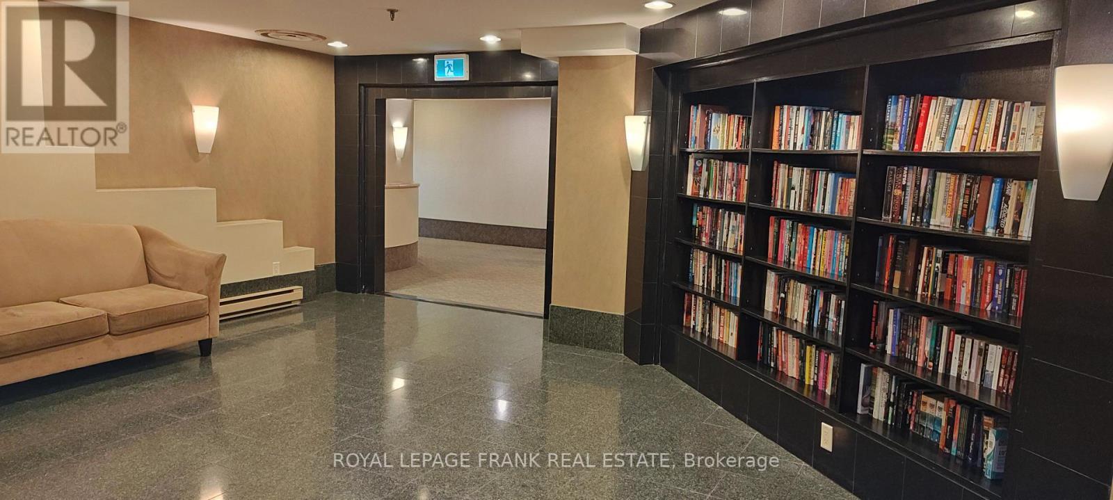 












1702 - 717 BAY STREET

,
Toronto (Bay Street Corridor),




Ontario
M5G2J9

