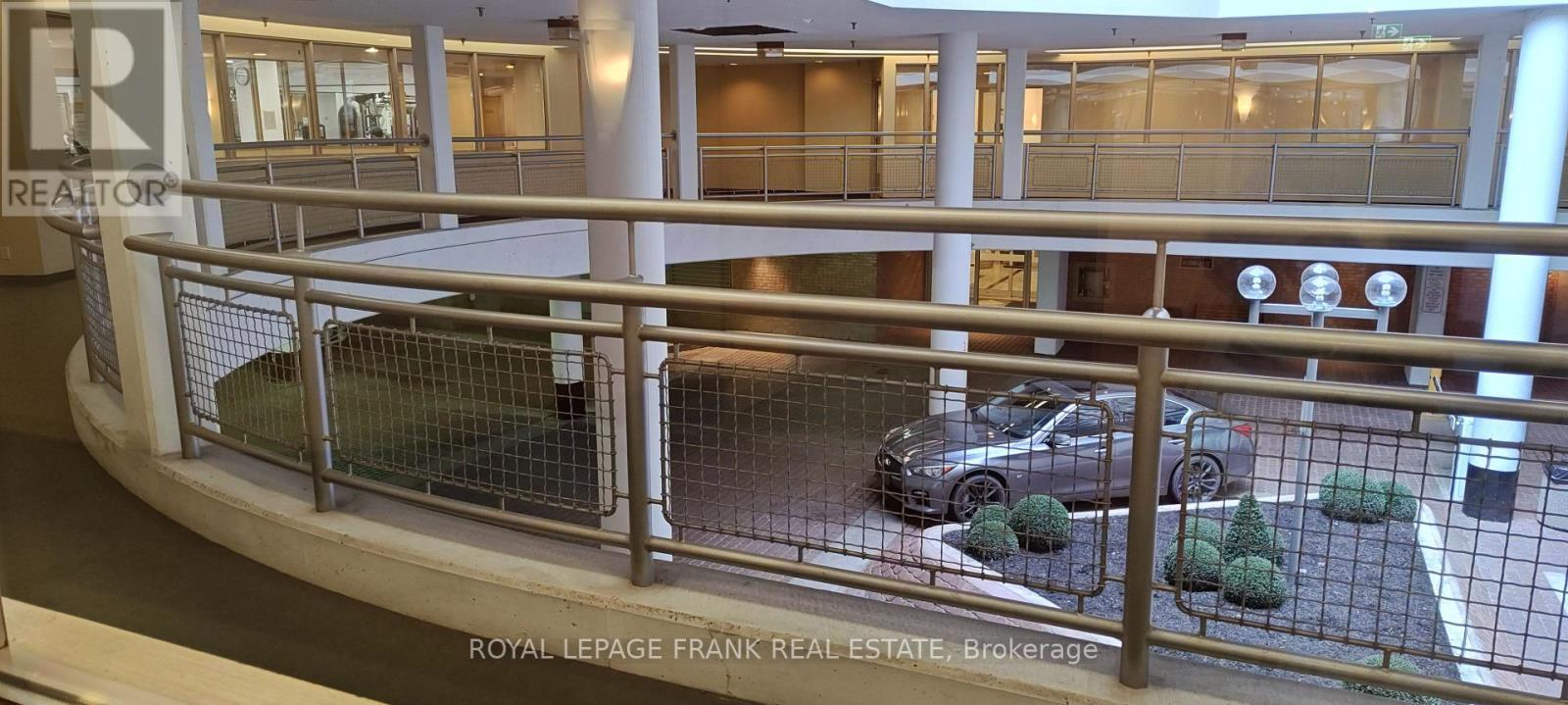 












1702 - 717 BAY STREET

,
Toronto (Bay Street Corridor),




Ontario
M5G2J9

