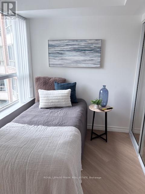 












1702 - 717 BAY STREET

,
Toronto (Bay Street Corridor),




Ontario
M5G2J9

