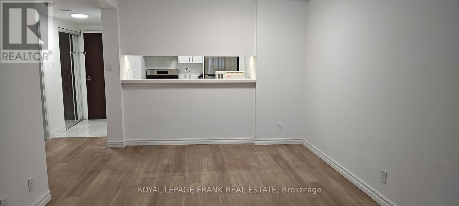 












1702 - 717 BAY STREET

,
Toronto (Bay Street Corridor),




Ontario
M5G2J9

