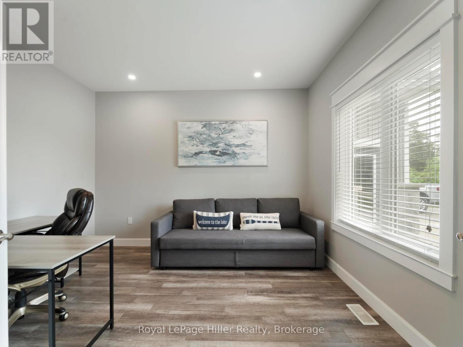 












72431 BLUEWATER HIGHWAY

,
Bluewater (Hay),




Ontario
N0M2T0

