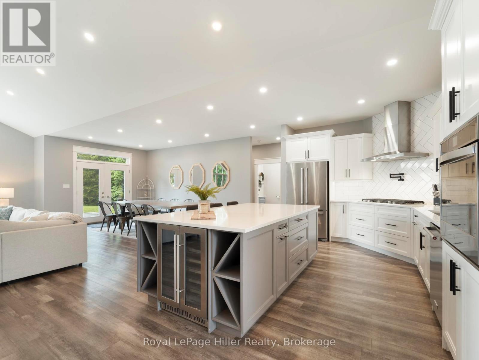 












72431 BLUEWATER HIGHWAY

,
Bluewater (Hay),




Ontario
N0M2T0

