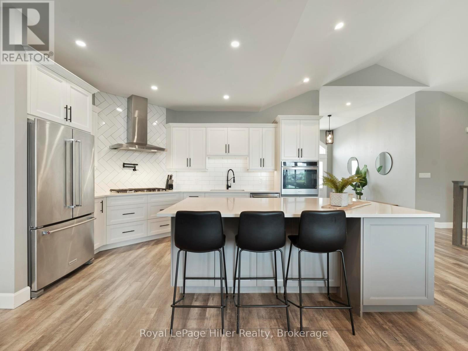 












72431 BLUEWATER HIGHWAY

,
Bluewater (Hay),




Ontario
N0M2T0

