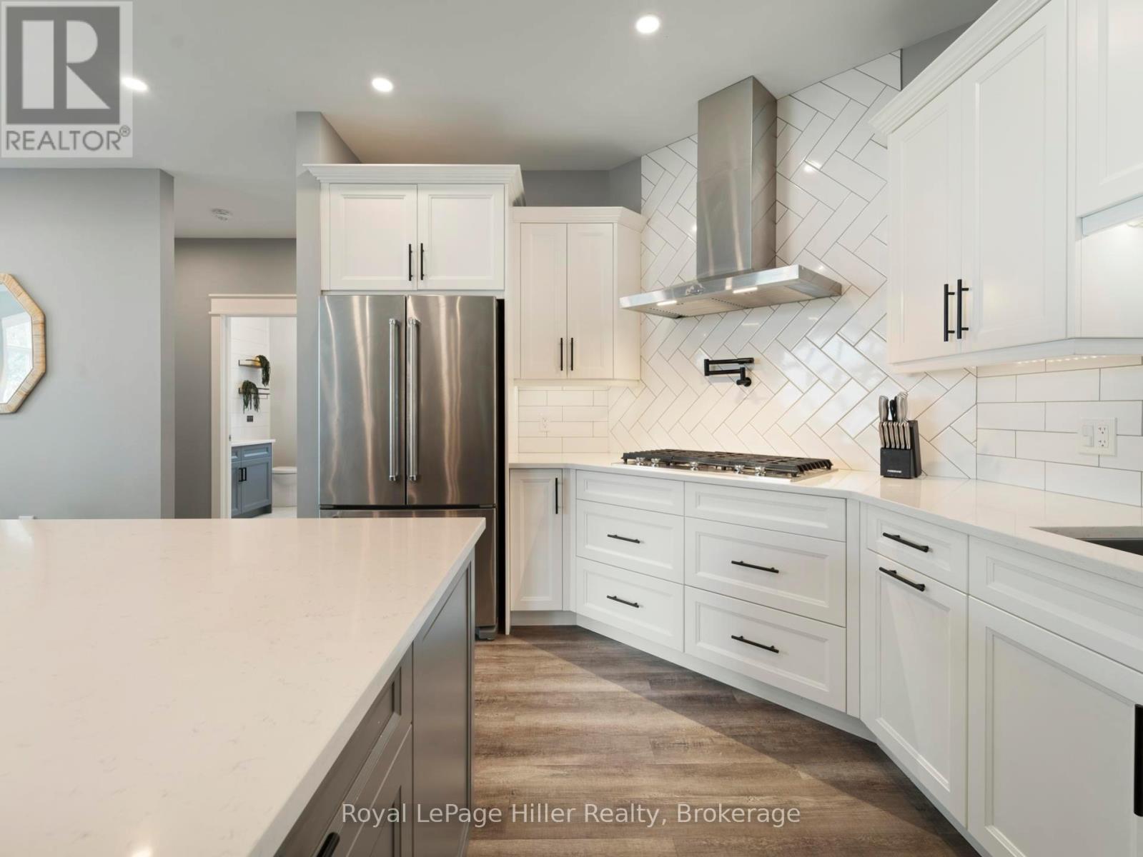 












72431 BLUEWATER HIGHWAY

,
Bluewater (Hay),




Ontario
N0M2T0

