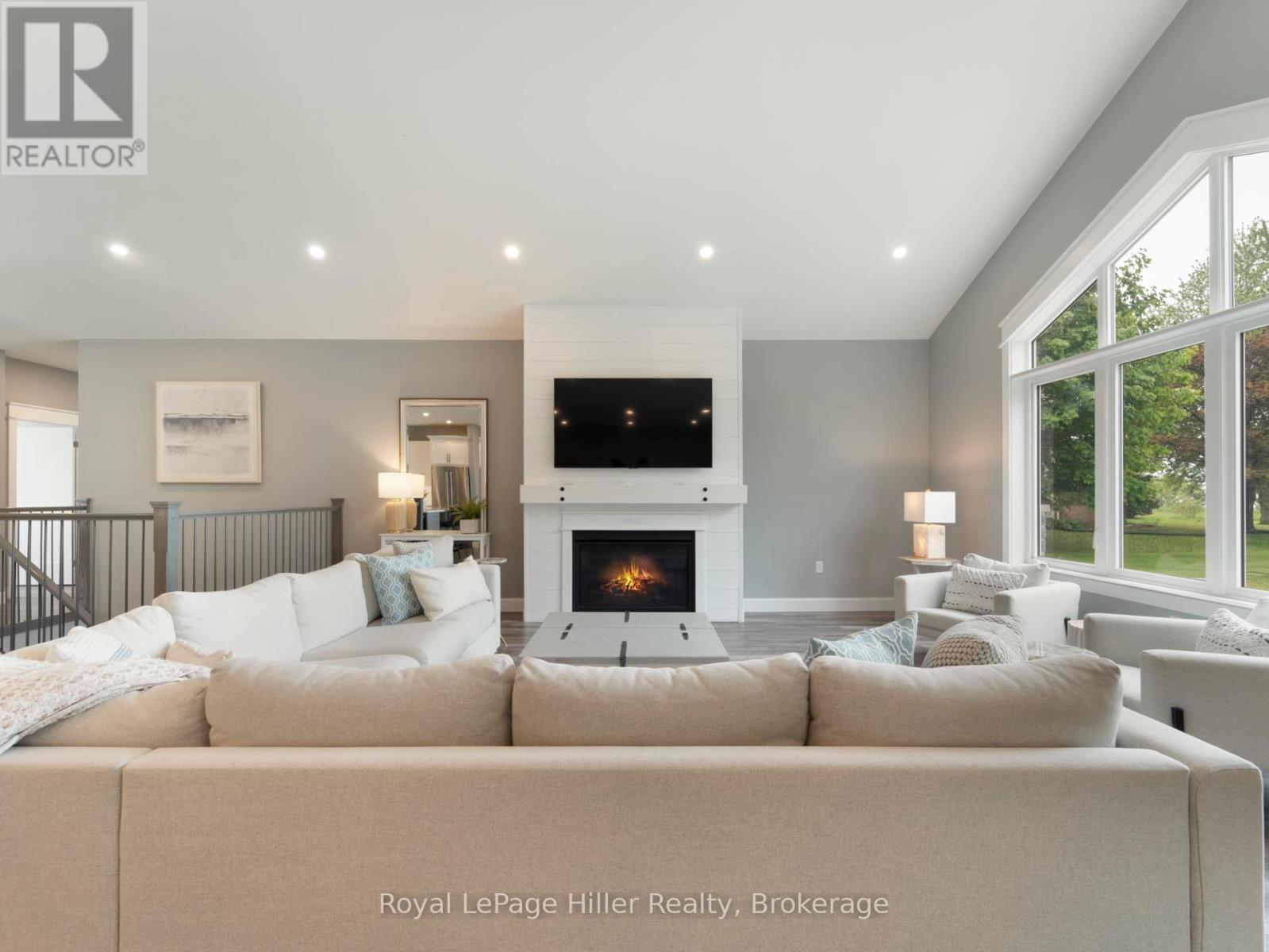 












72431 BLUEWATER HIGHWAY

,
Bluewater (Hay),




Ontario
N0M2T0

