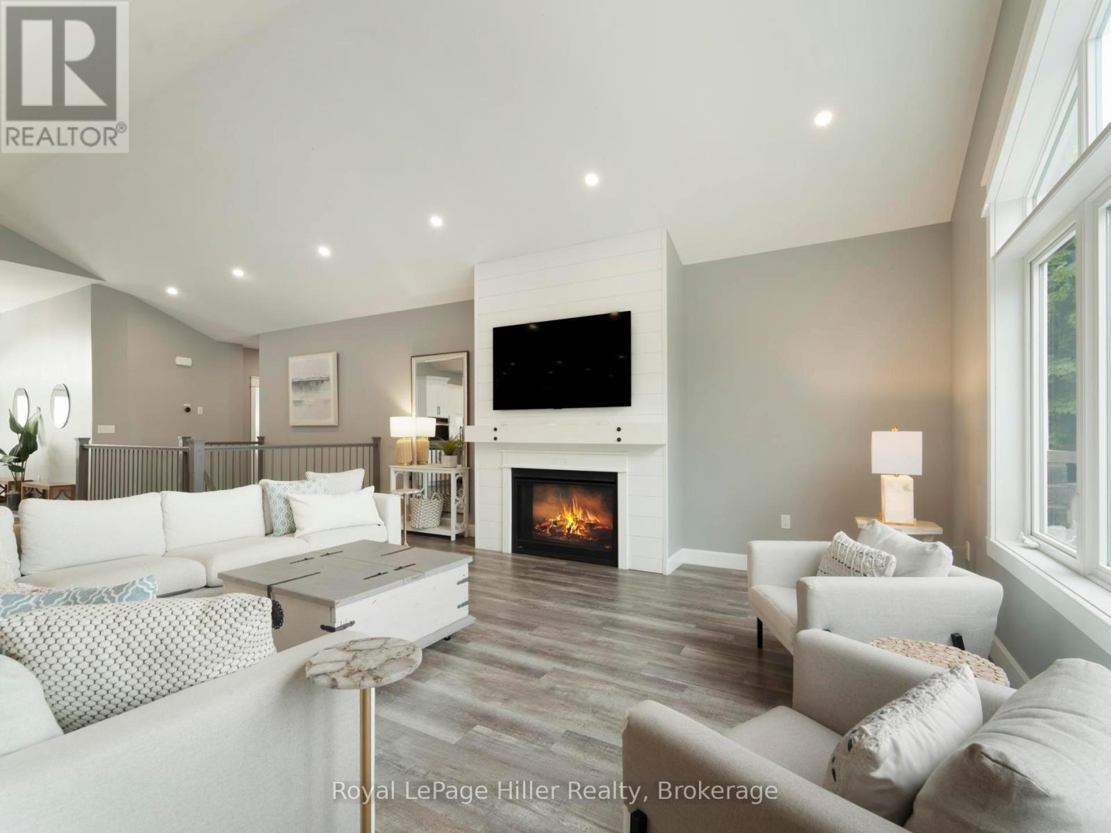 












72431 BLUEWATER HIGHWAY

,
Bluewater (Hay),




Ontario
N0M2T0

