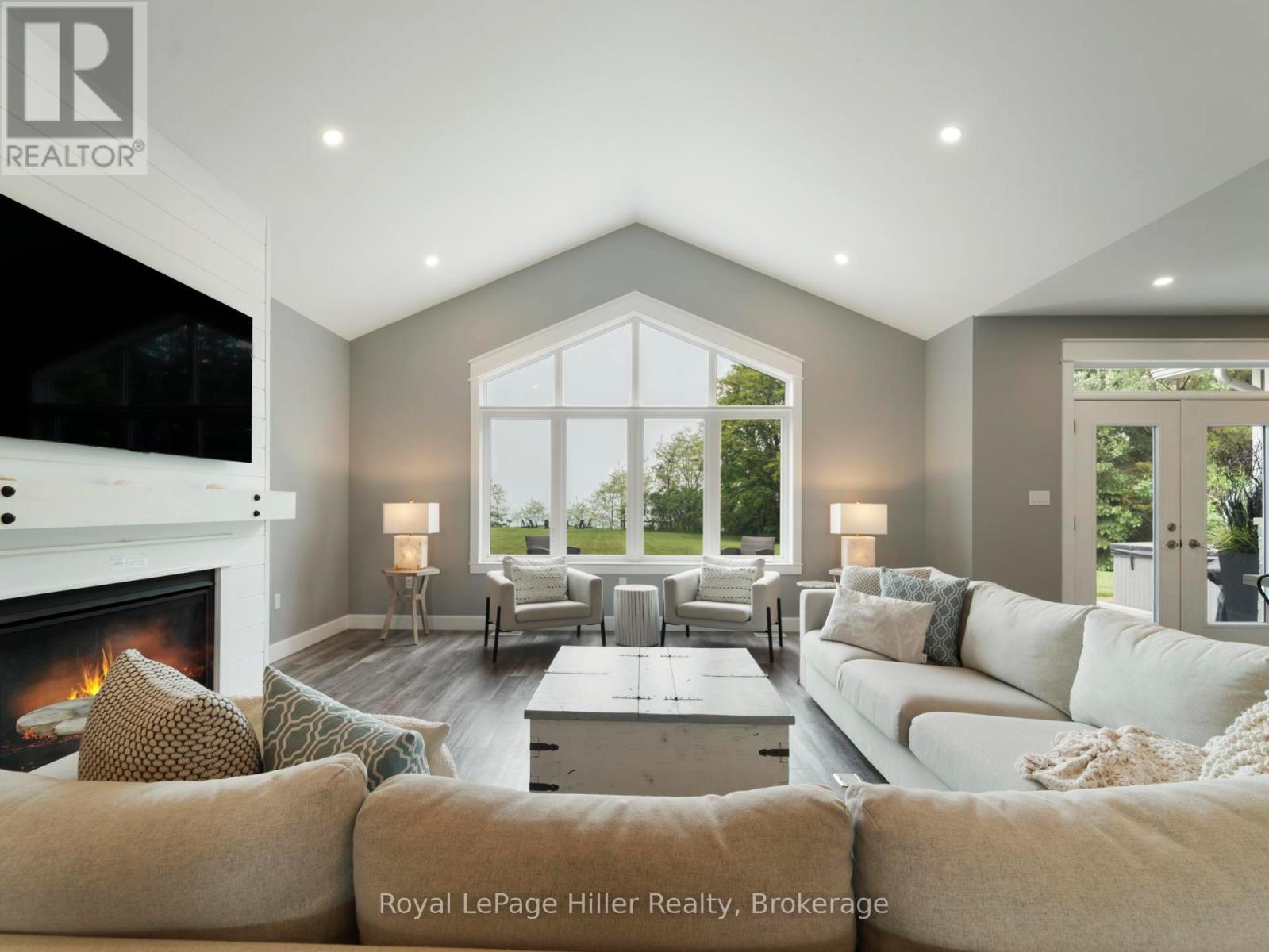 












72431 BLUEWATER HIGHWAY

,
Bluewater (Hay),




Ontario
N0M2T0

