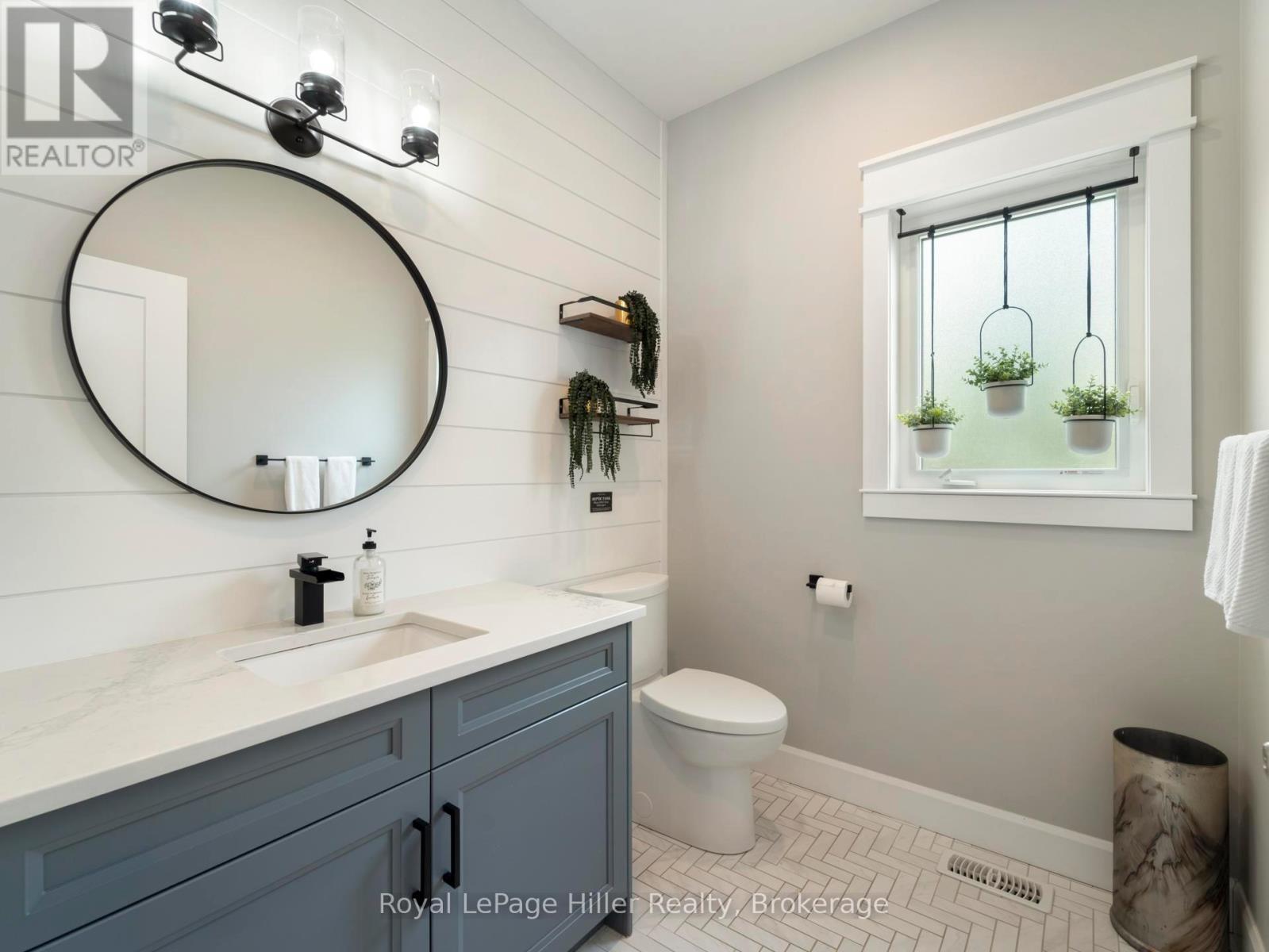 












72431 BLUEWATER HIGHWAY

,
Bluewater (Hay),




Ontario
N0M2T0

