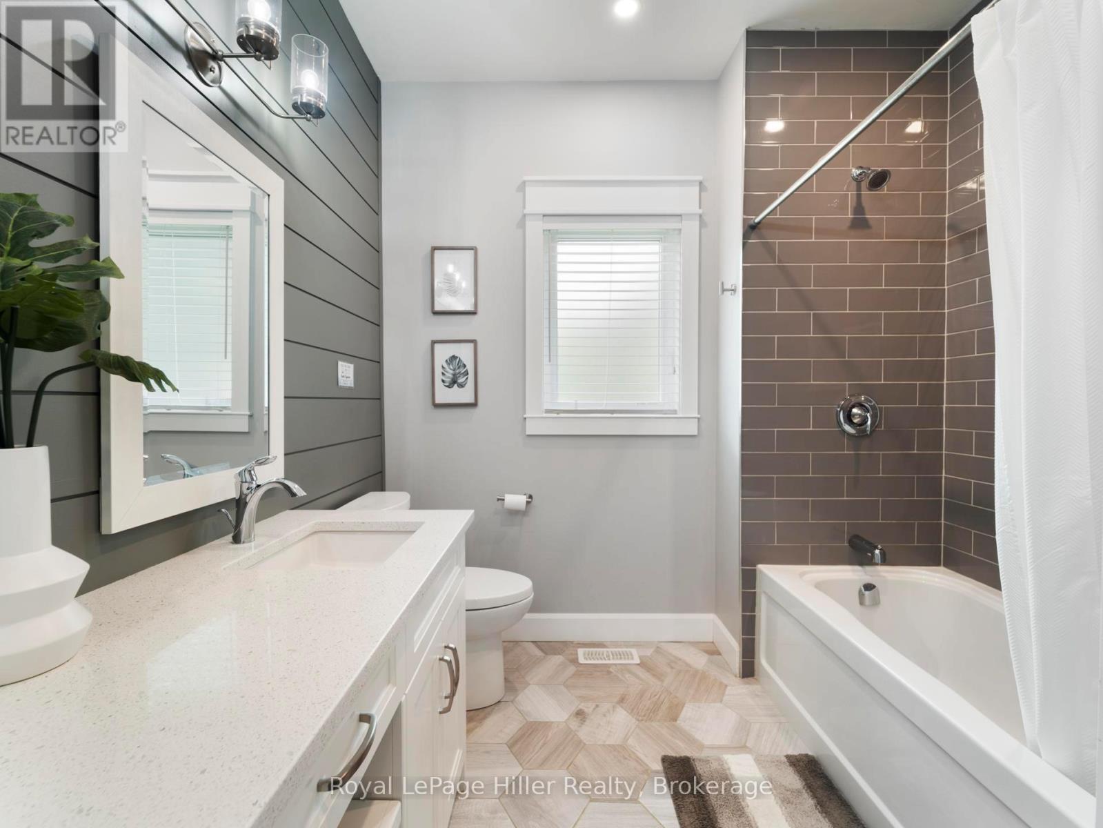 












72431 BLUEWATER HIGHWAY

,
Bluewater (Hay),




Ontario
N0M2T0

