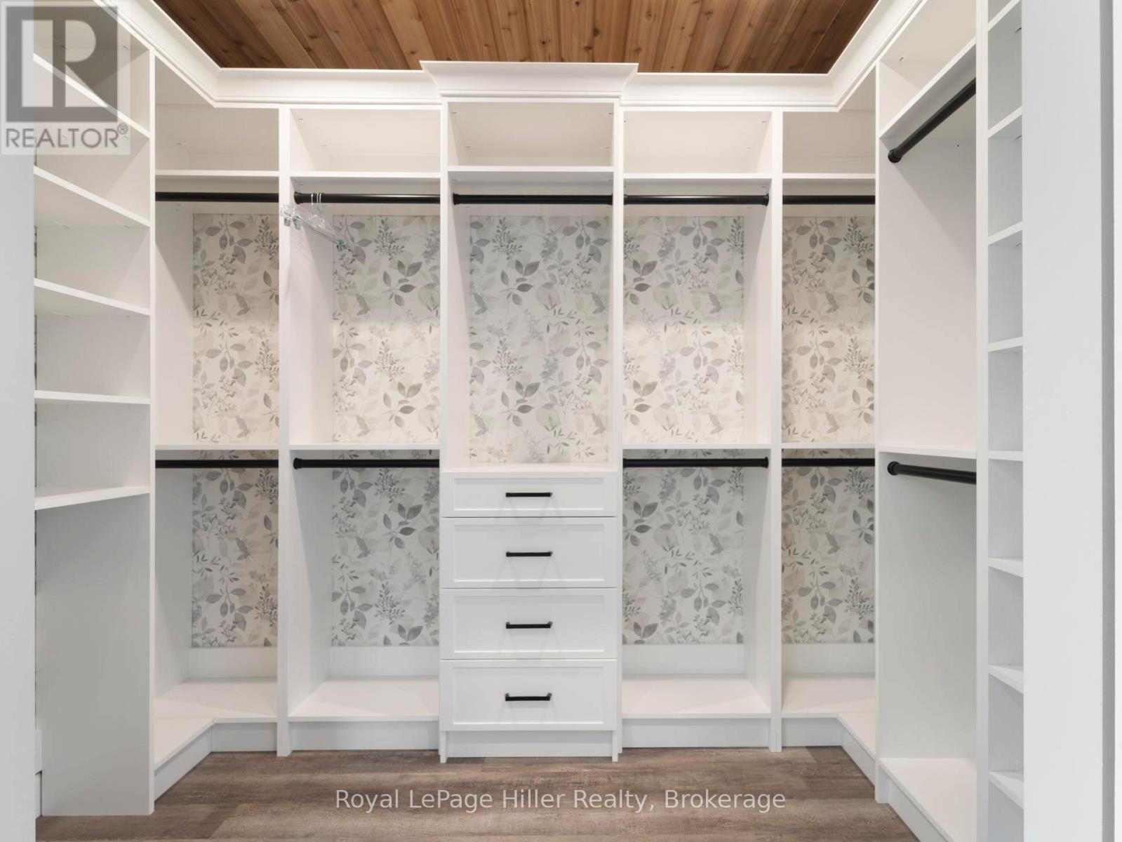 












72431 BLUEWATER HIGHWAY

,
Bluewater (Hay),




Ontario
N0M2T0

