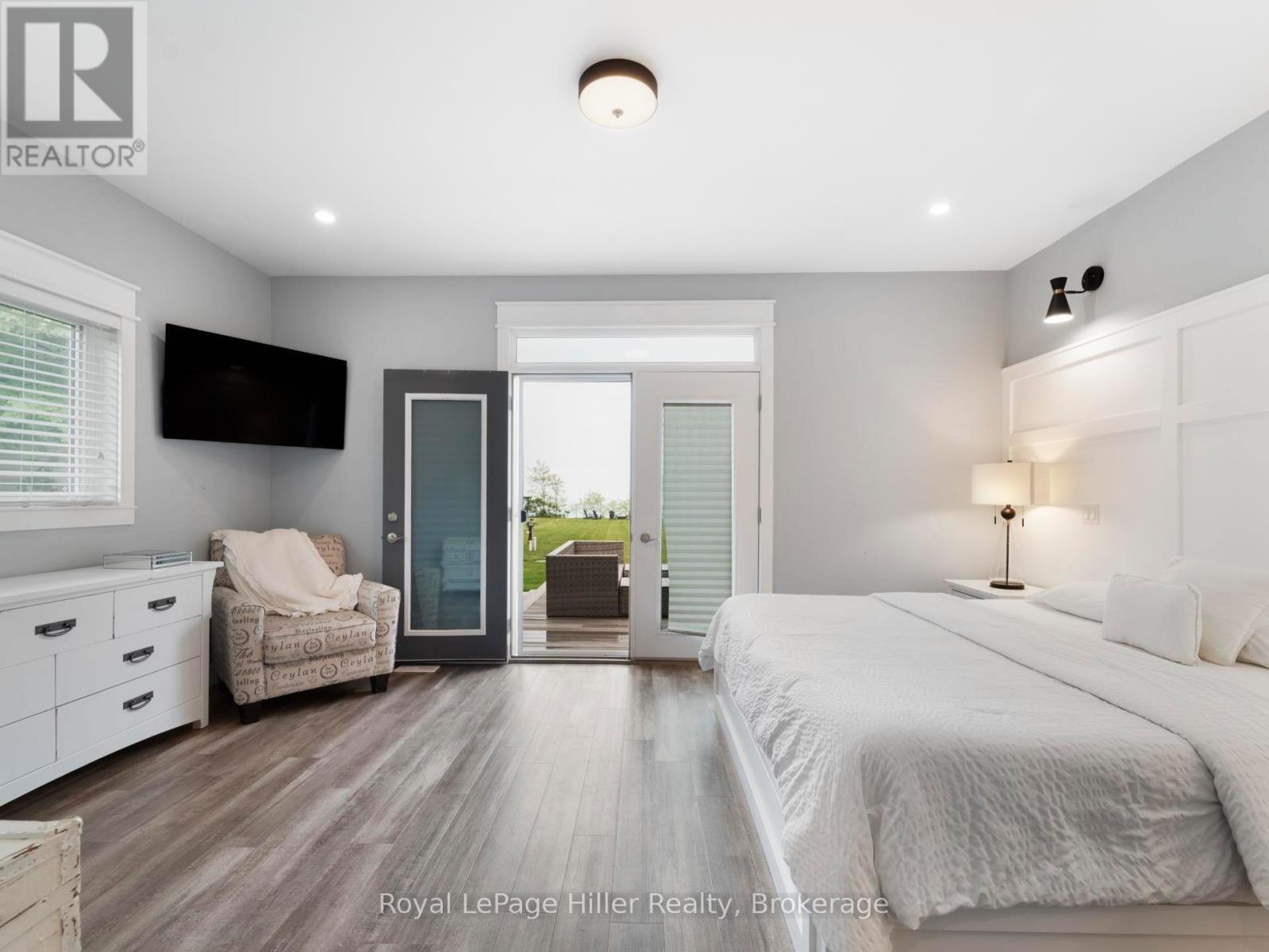 












72431 BLUEWATER HIGHWAY

,
Bluewater (Hay),




Ontario
N0M2T0

