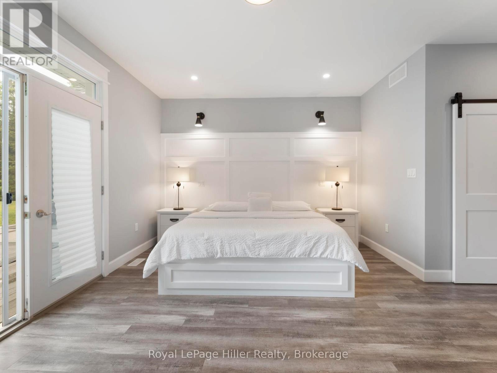 












72431 BLUEWATER HIGHWAY

,
Bluewater (Hay),




Ontario
N0M2T0

