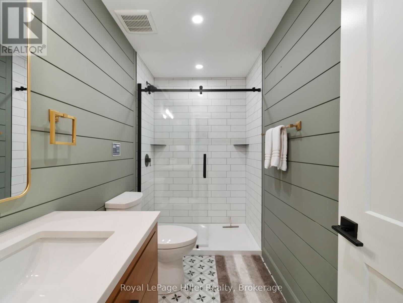 












72431 BLUEWATER HIGHWAY

,
Bluewater (Hay),




Ontario
N0M2T0

