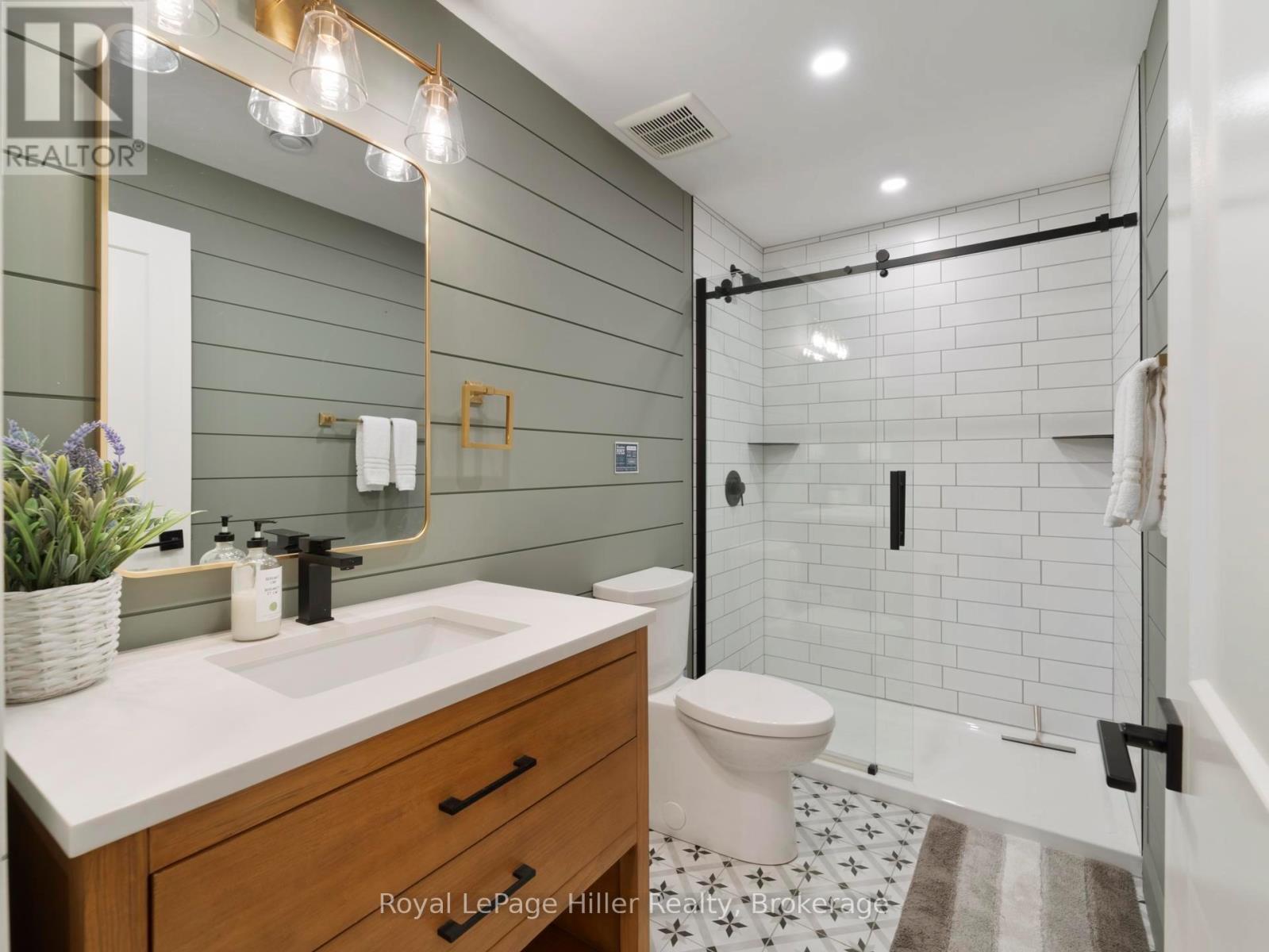 












72431 BLUEWATER HIGHWAY

,
Bluewater (Hay),




Ontario
N0M2T0

