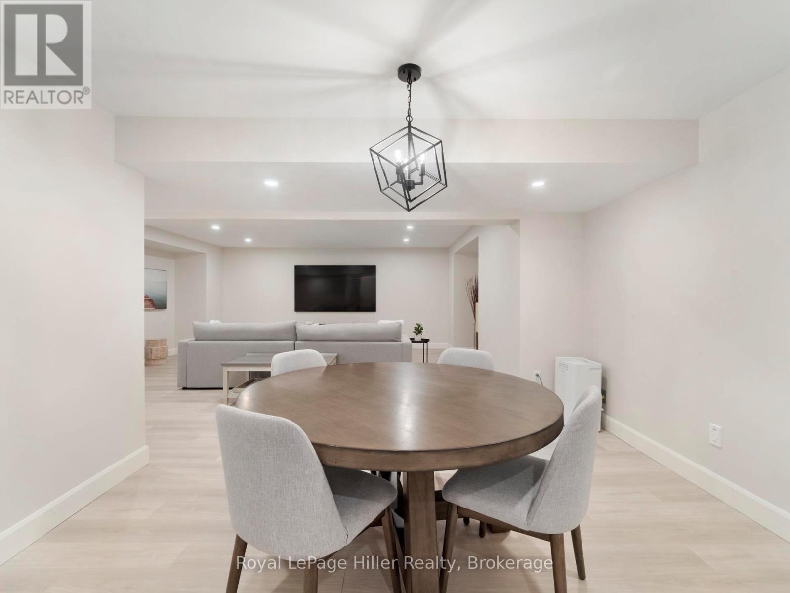 












72431 BLUEWATER HIGHWAY

,
Bluewater (Hay),




Ontario
N0M2T0

