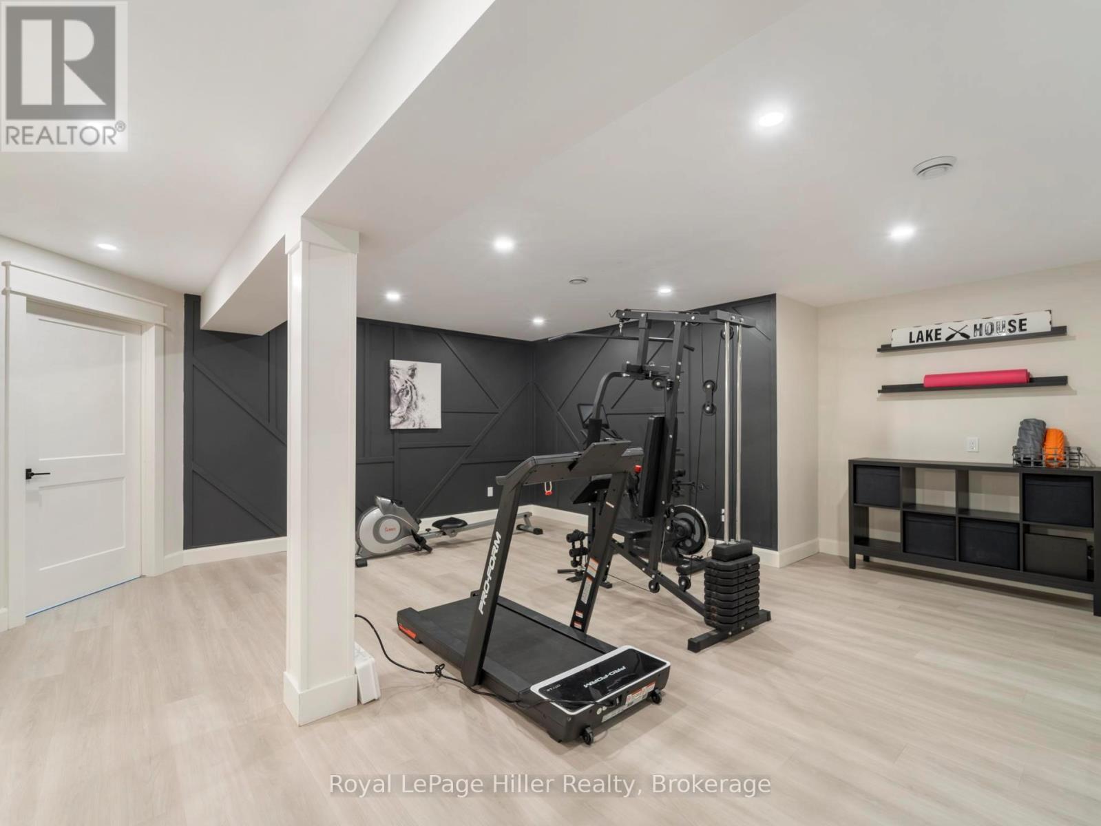 












72431 BLUEWATER HIGHWAY

,
Bluewater (Hay),




Ontario
N0M2T0

