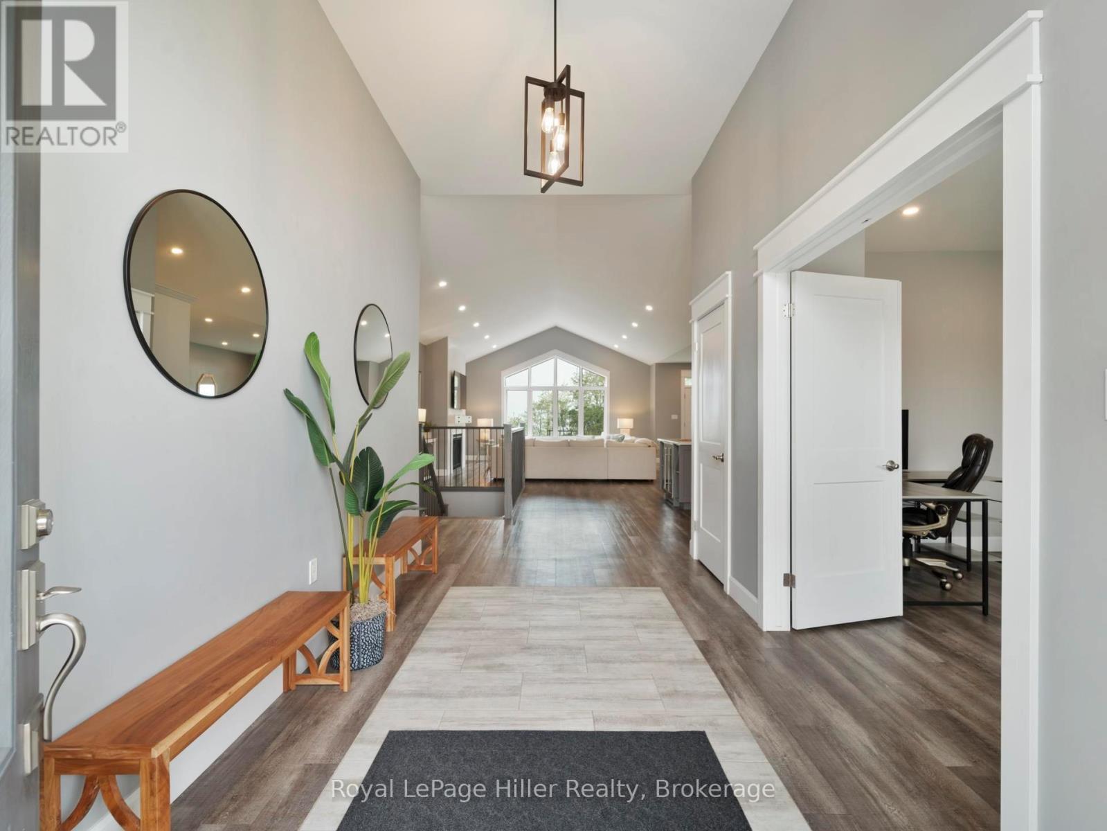 












72431 BLUEWATER HIGHWAY

,
Bluewater (Hay),




Ontario
N0M2T0

