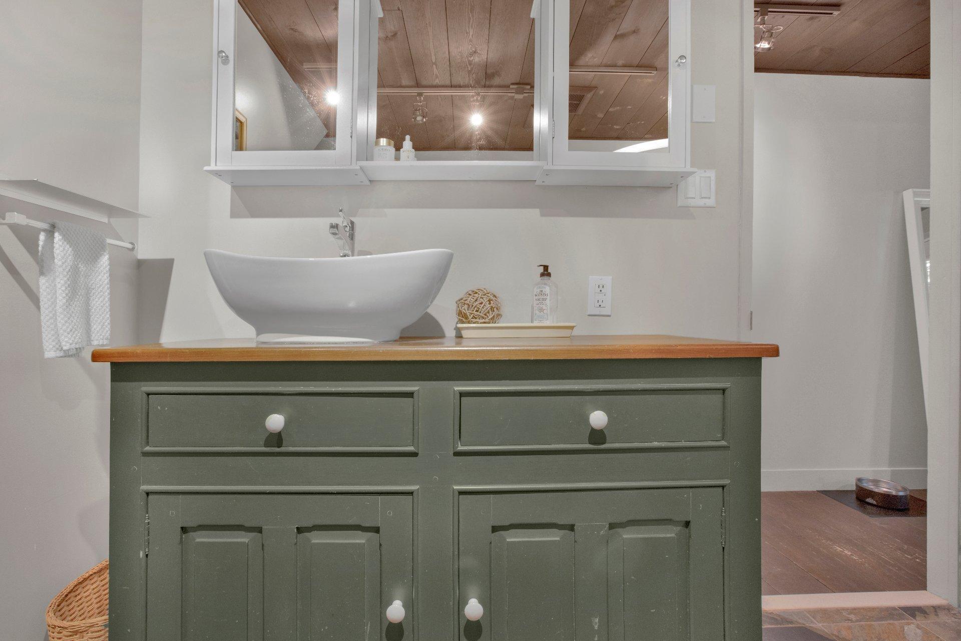 









511Z


Ch. du Lac-Vincent

,
Shawinigan,




QC
G0X2V0

