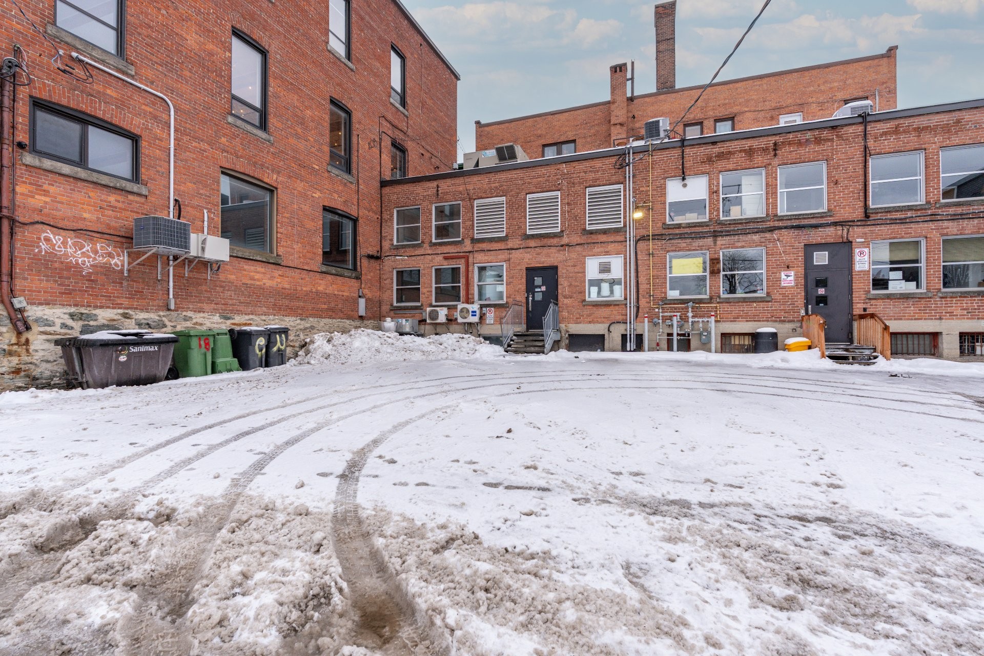 









82

 - 90


Rue Wellington N.

, 82,
Sherbrooke (Les Nations),




QC
J1H5B8

