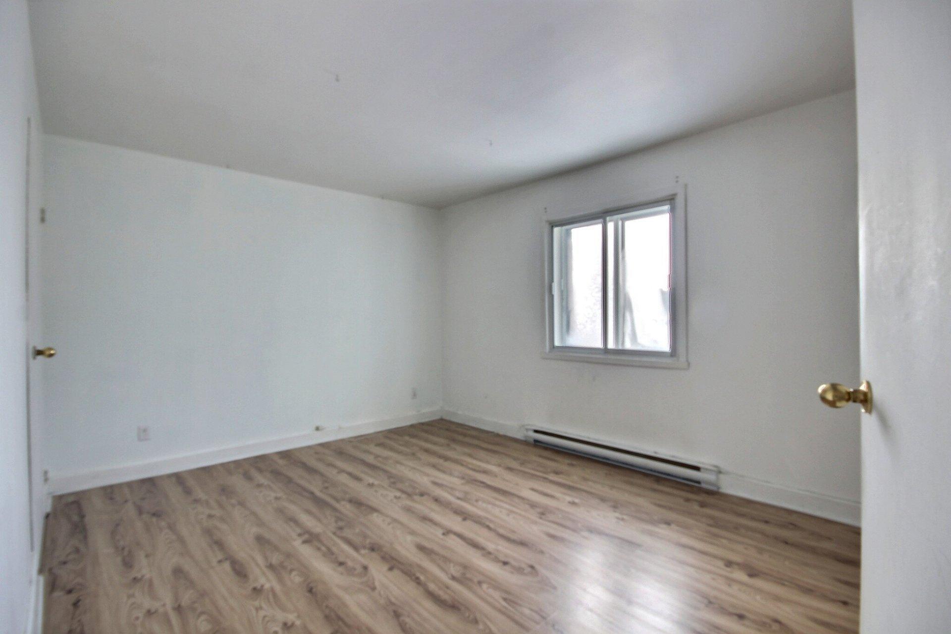 









104


Rue des Bouleaux

,
Cowansville,




QC
J2K3E5

