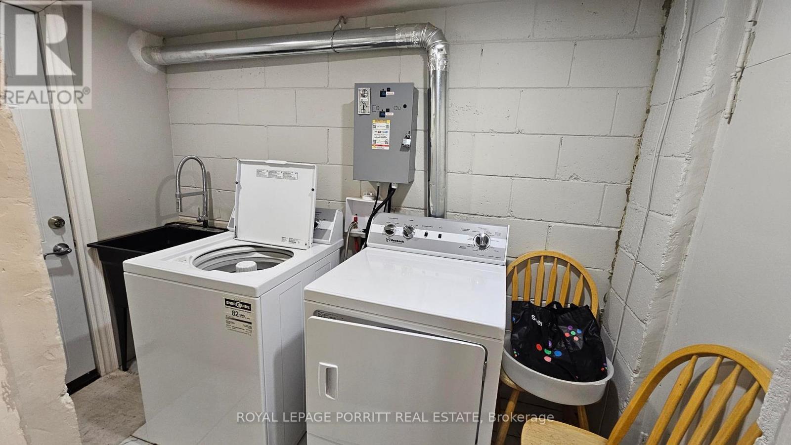 












4 - 2773 LAKE SHORE BOULEVARD W

,
Toronto,




Ontario
M8V1H4

