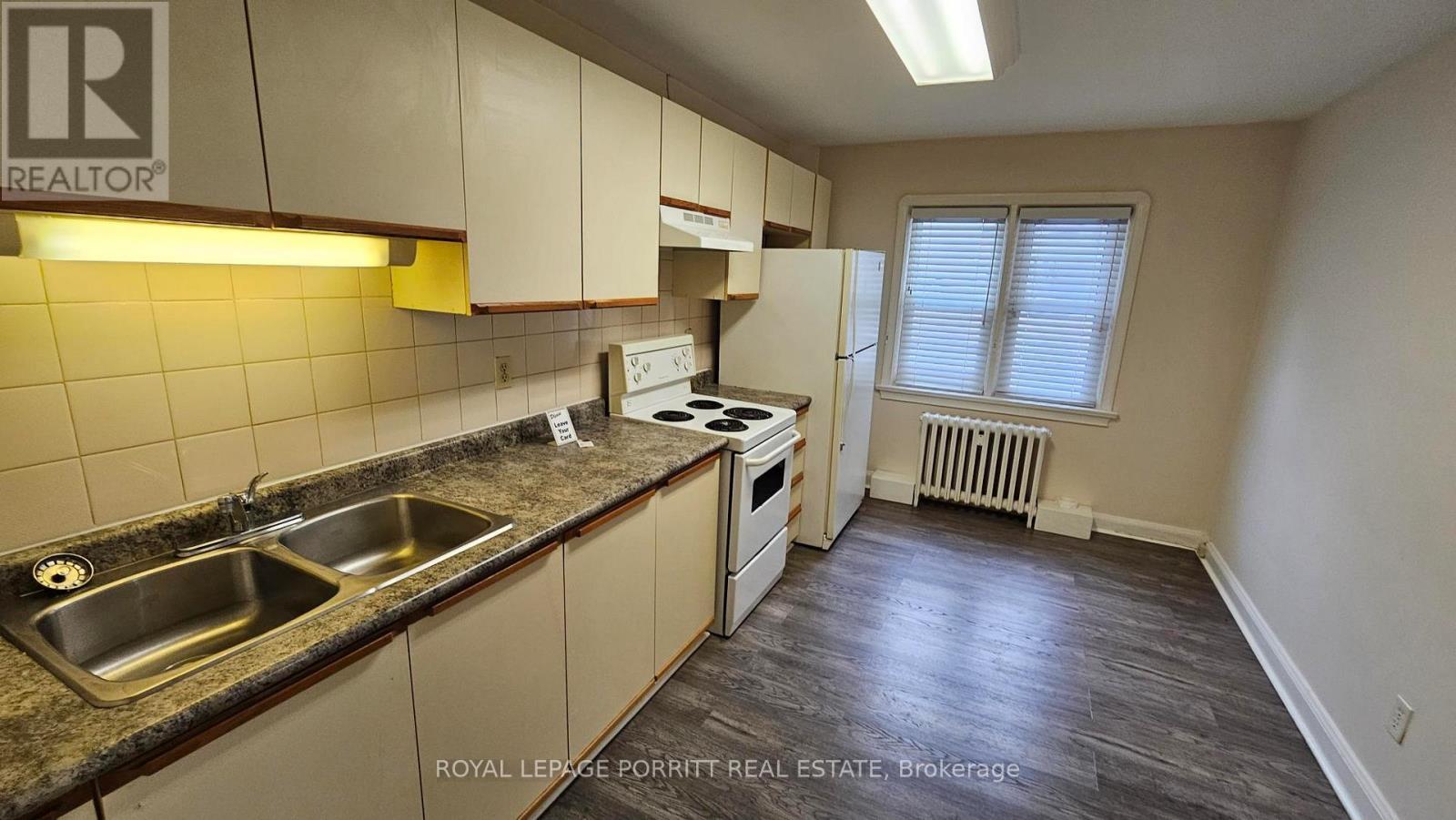 












4 - 2773 LAKE SHORE BOULEVARD W

,
Toronto,




Ontario
M8V1H4

