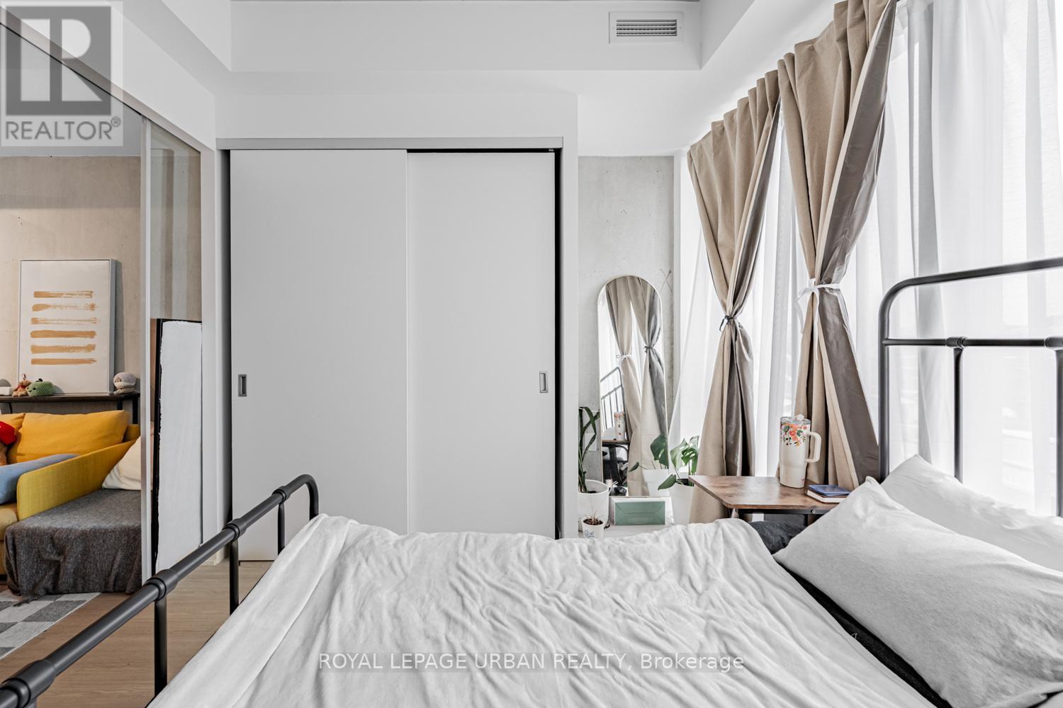 












521 - 195 MCCAUL STREET

,
Toronto,




Ontario
M5T0E5

