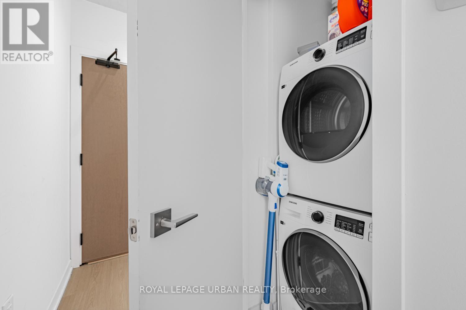 












521 - 195 MCCAUL STREET

,
Toronto,




Ontario
M5T0E5

