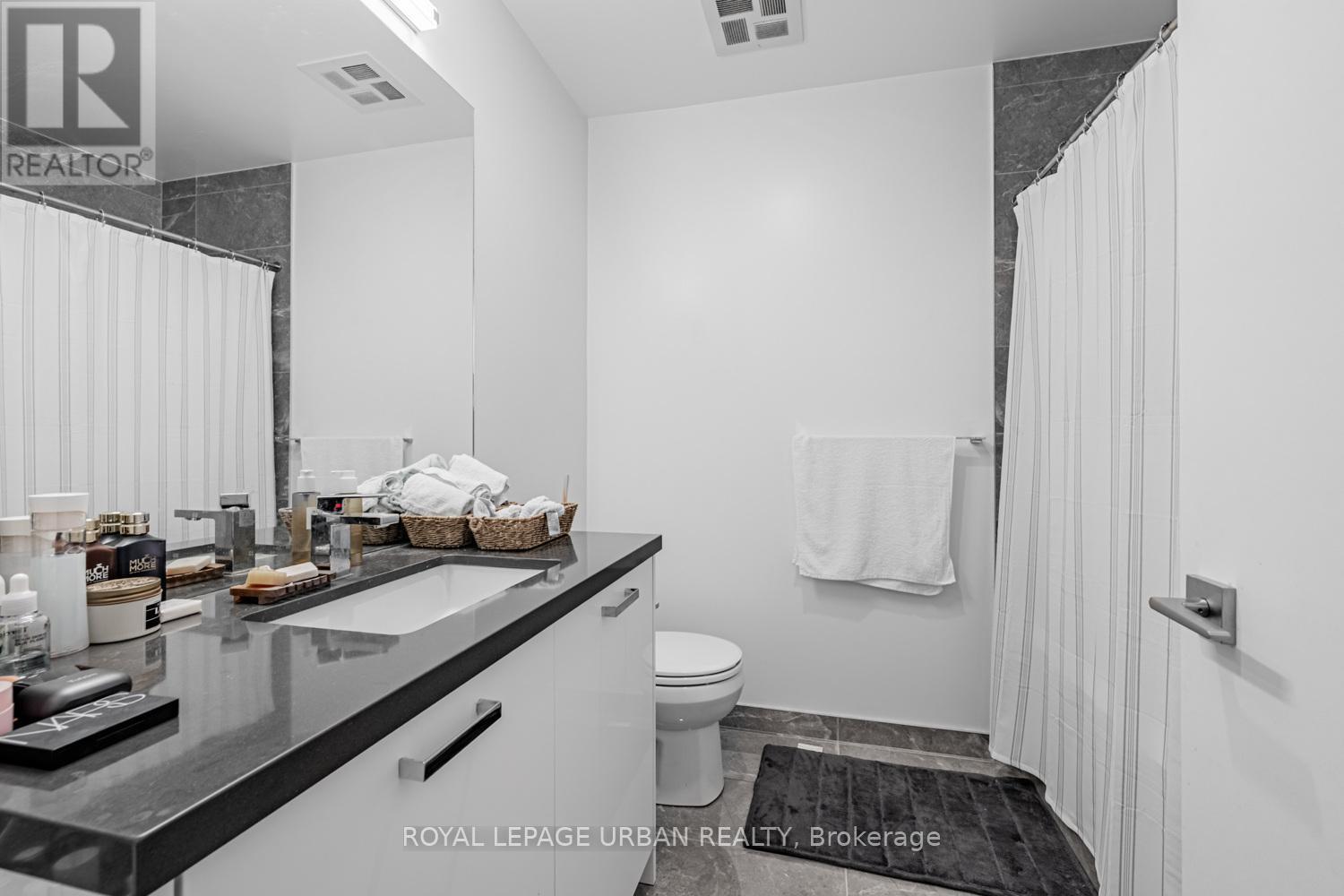 












521 - 195 MCCAUL STREET

,
Toronto,




Ontario
M5T0E5

