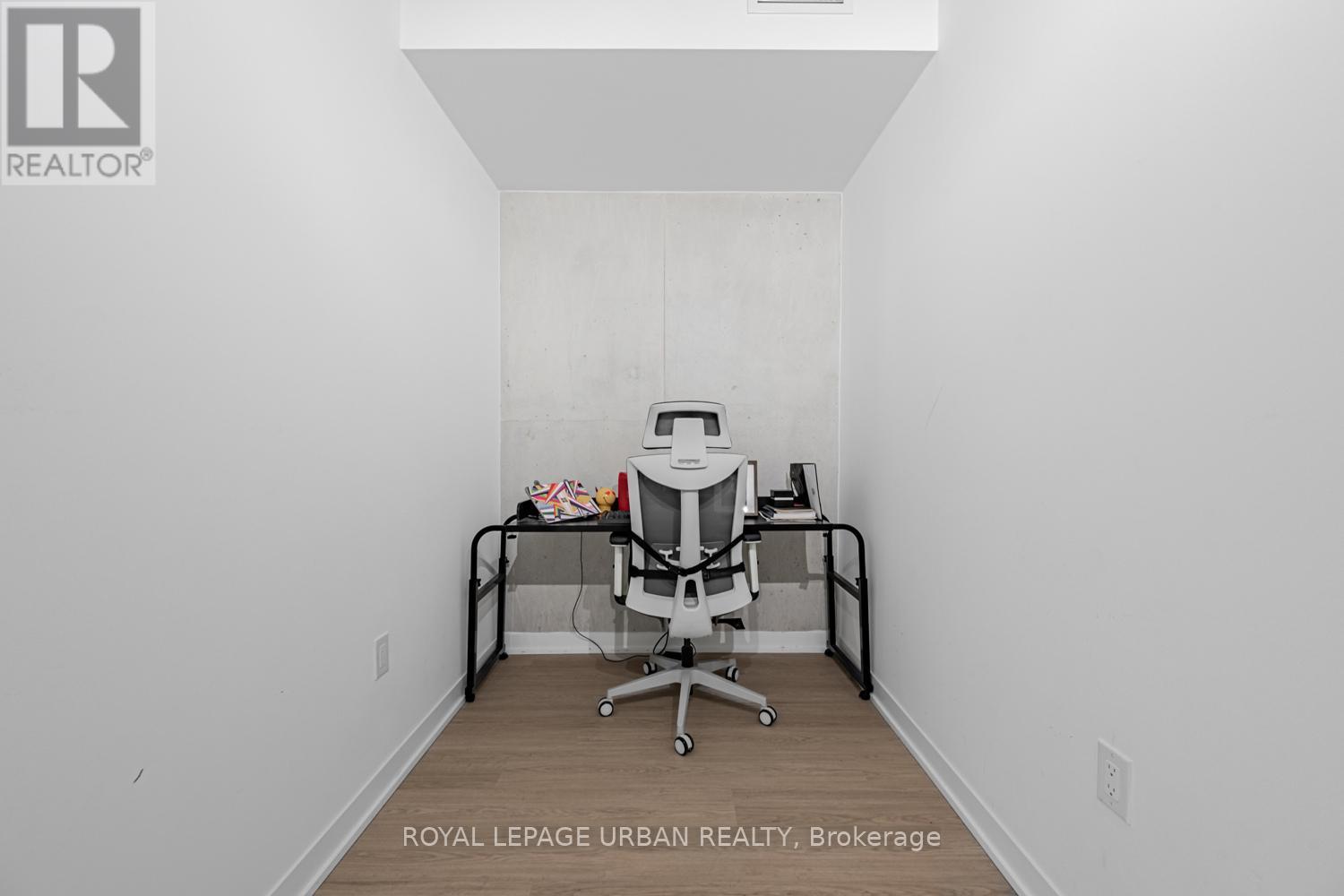 












521 - 195 MCCAUL STREET

,
Toronto,




Ontario
M5T0E5

